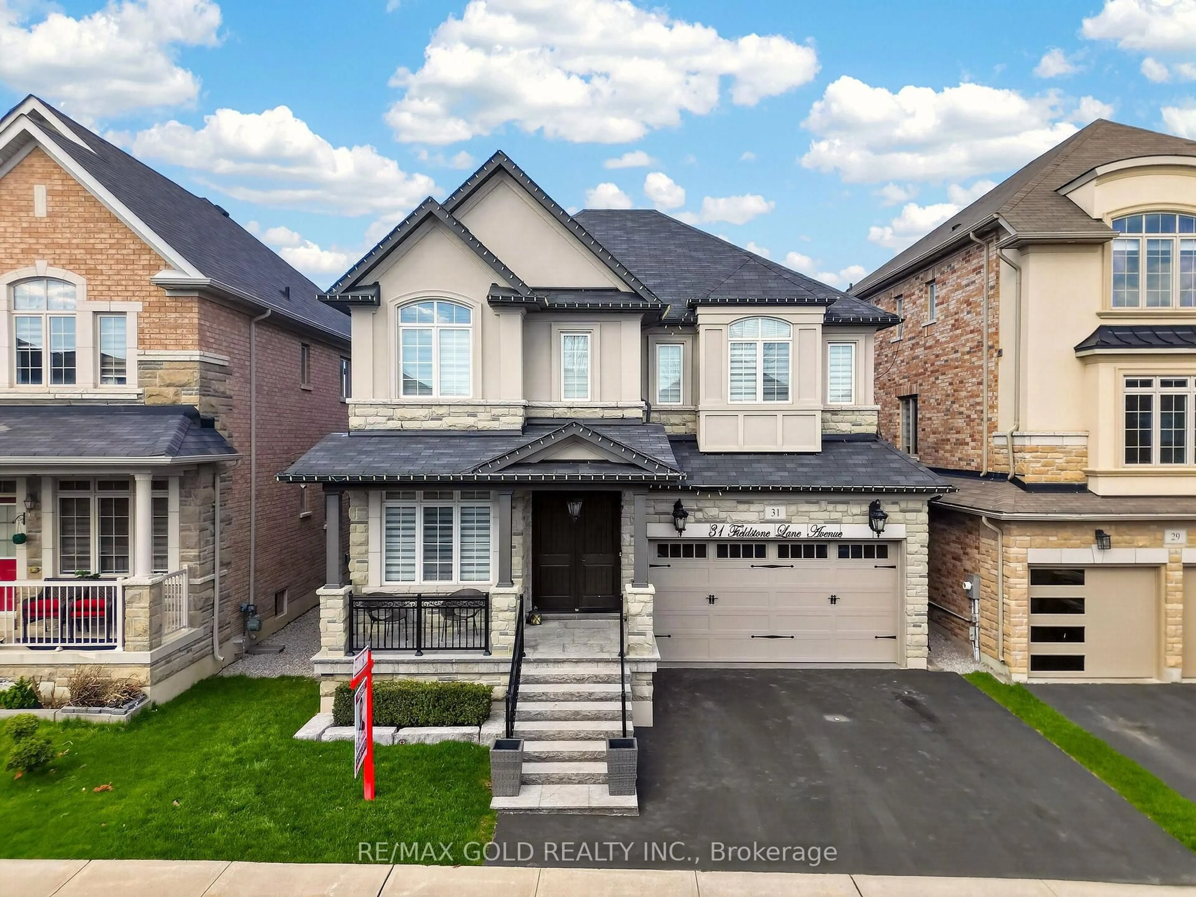 Home with brick exterior material, street for 31 Fieldstone Lane Ave, Caledon Ontario L7C 1C4