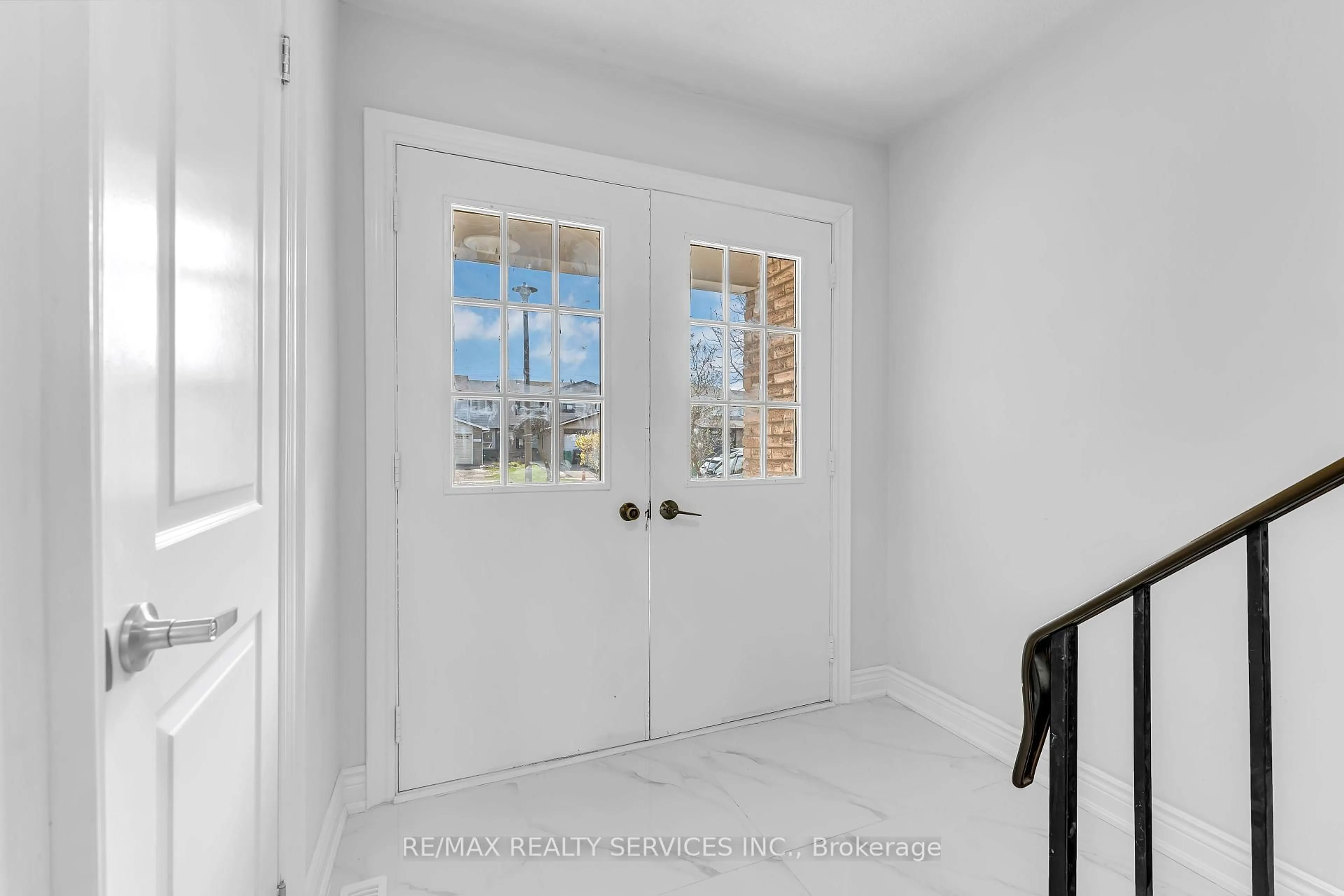 Indoor entryway for 54 Greene Dr, Brampton Ontario L6V 2R7
