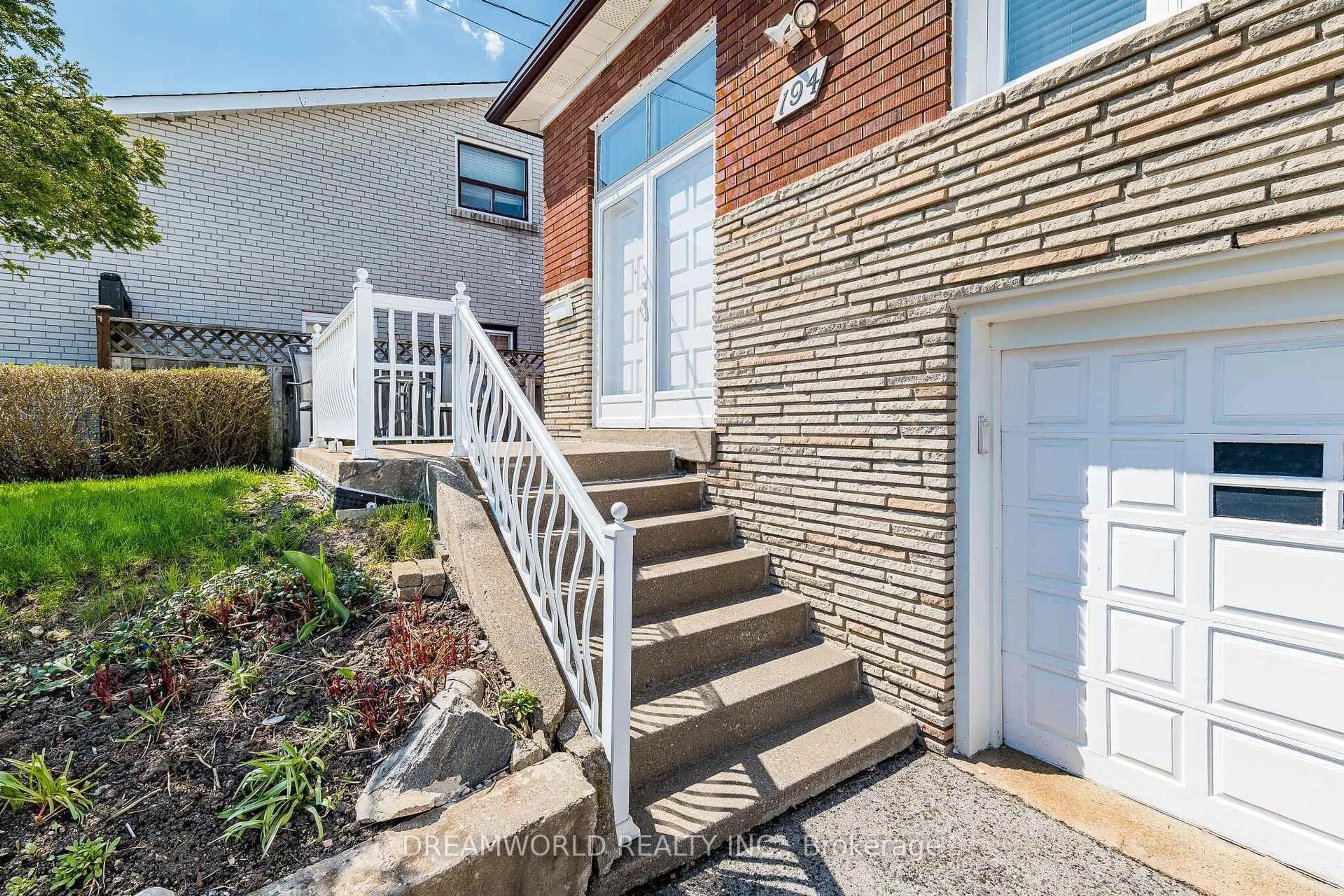 Home with brick exterior material, street for 194 Giltspur Dr, Toronto Ontario M3L 1N5