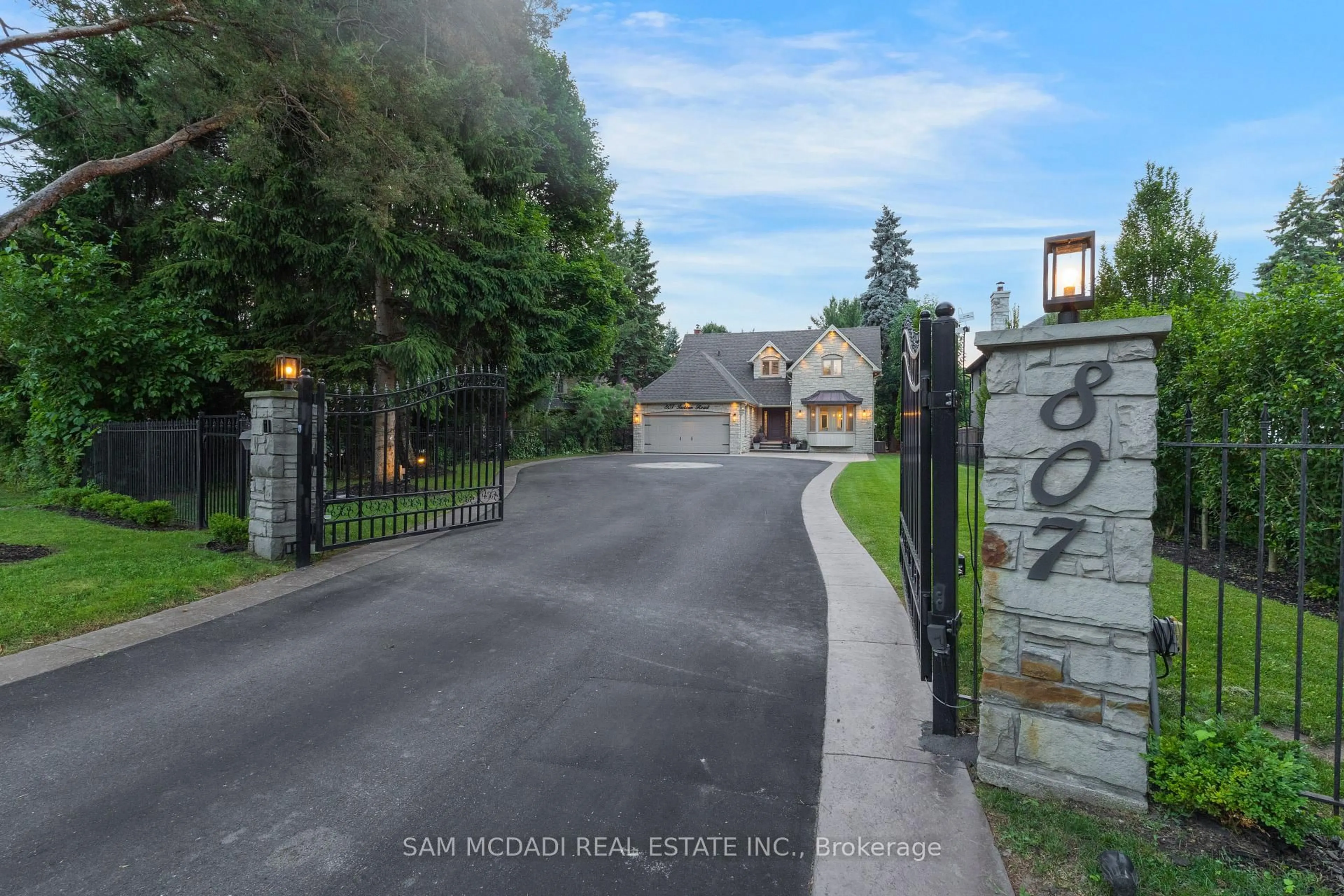 Unknown for 807 Indian Rd, Mississauga Ontario L5H 1R4