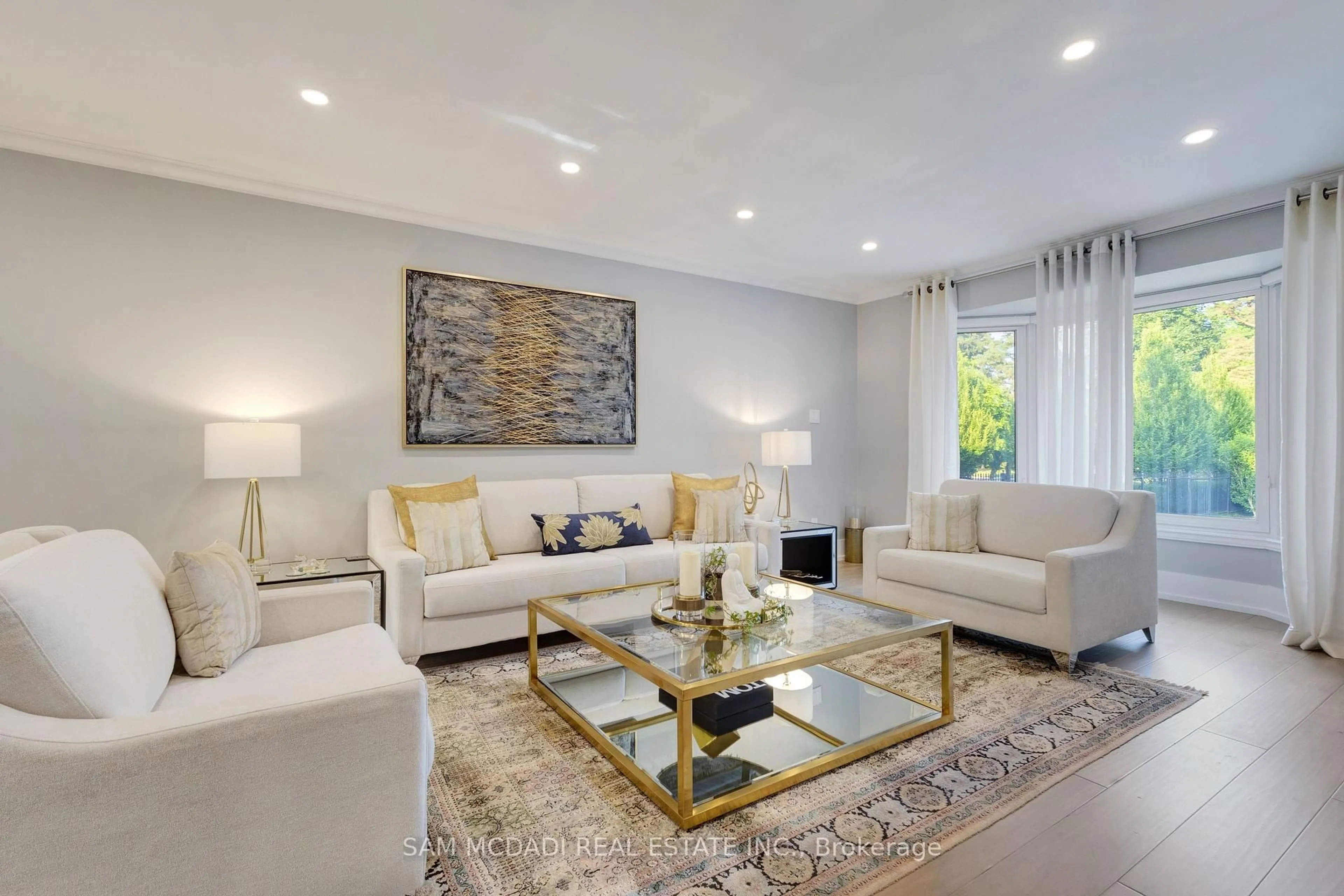 Living room with furniture, unknown for 807 Indian Rd, Mississauga Ontario L5H 1R4