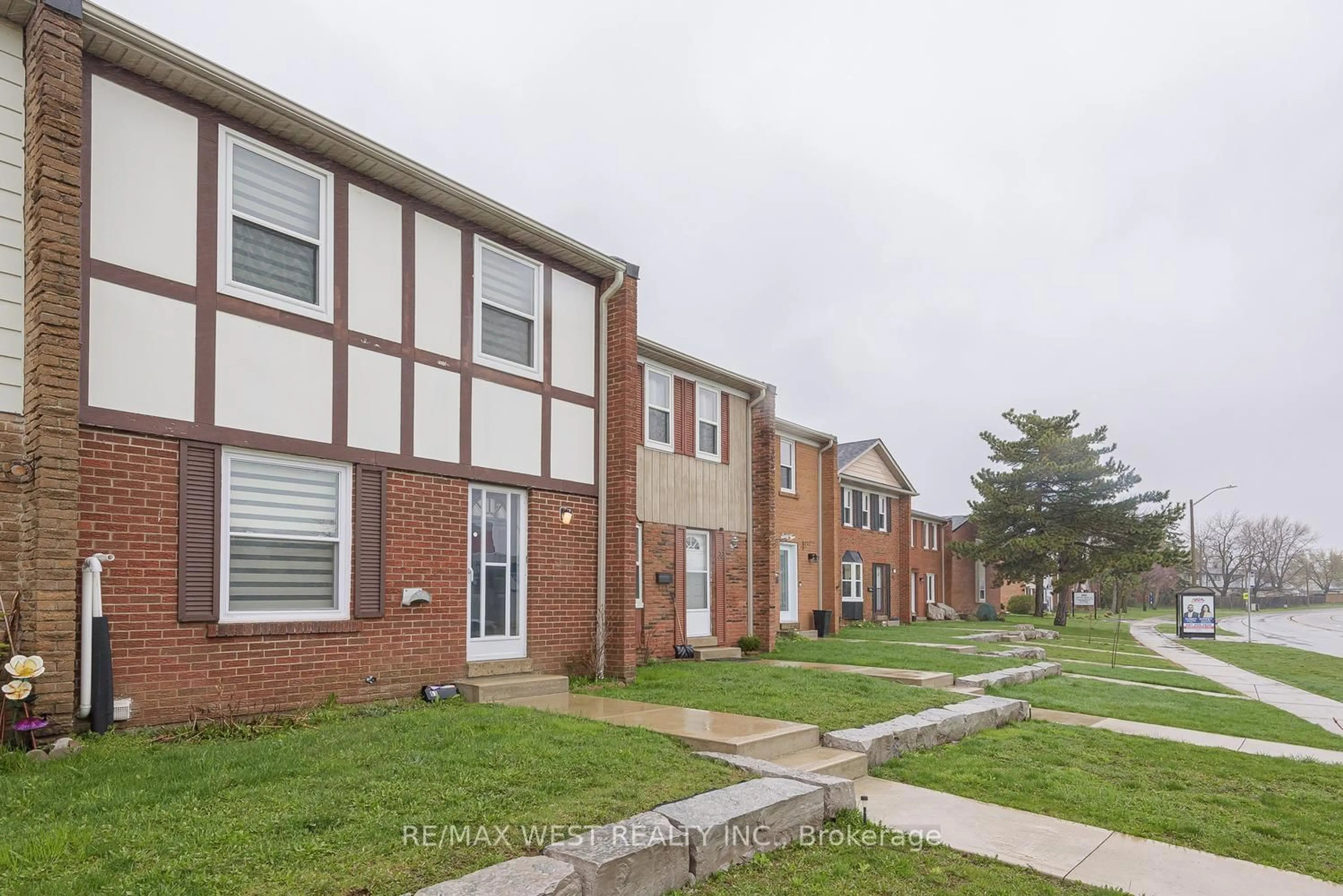 Home with brick exterior material, street for 900 Central Park Dr #67, Brampton Ontario L6S 3J6