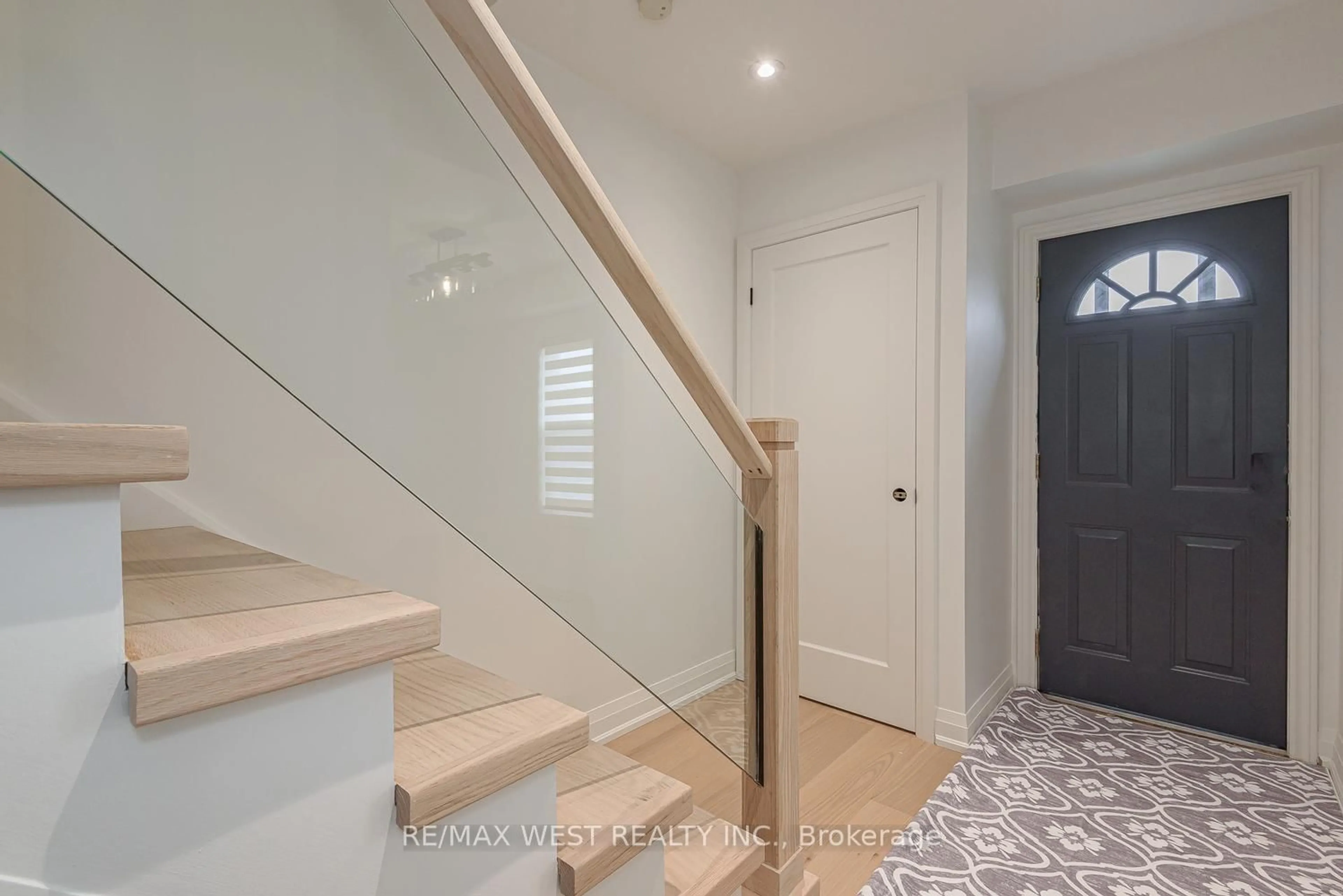 Stairs for 900 Central Park Dr #67, Brampton Ontario L6S 3J6