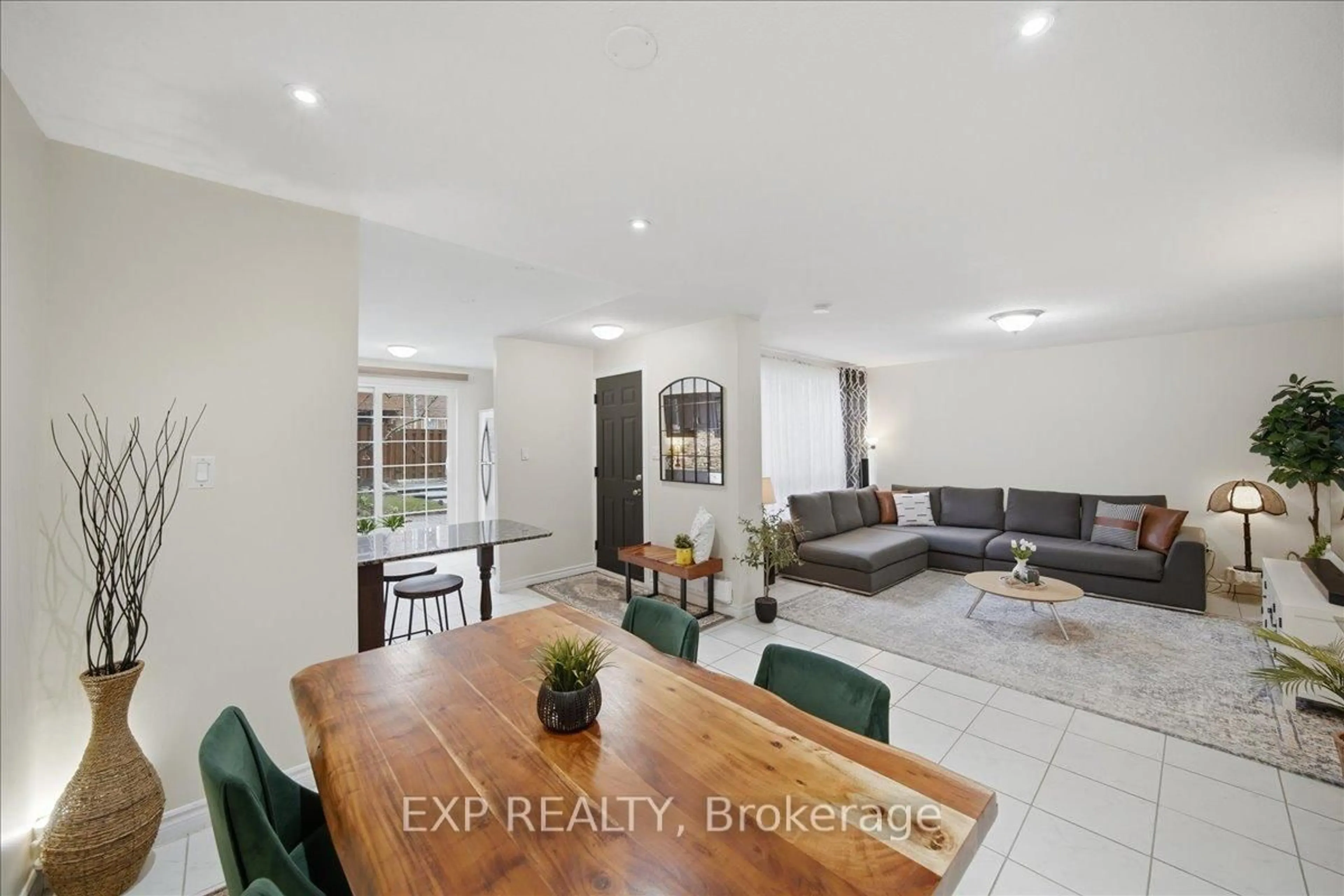 Unknown for 1055 Dundas St #167, Mississauga Ontario L4Y 3X6