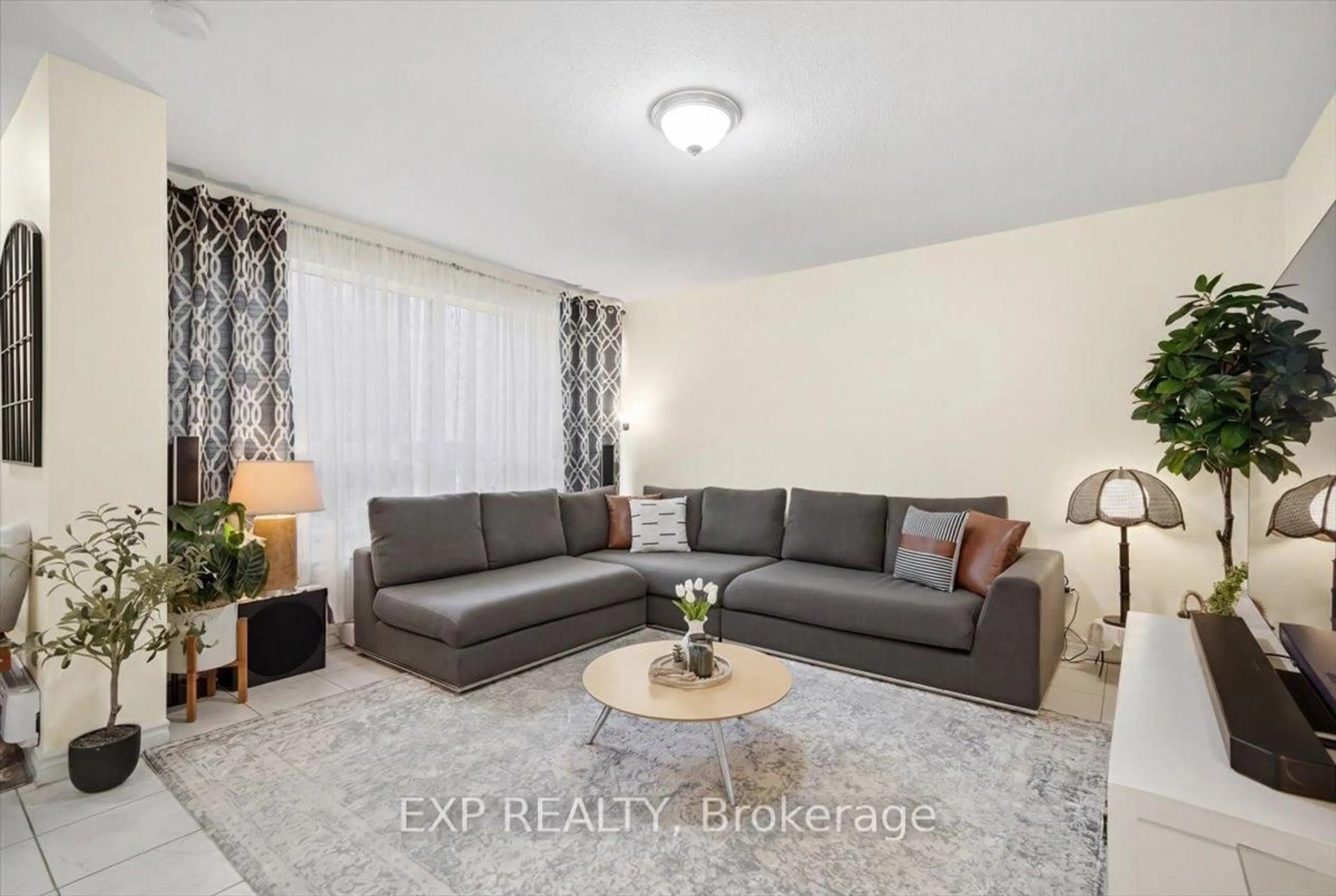 Living room with furniture, unknown for 1055 Dundas St #167, Mississauga Ontario L4Y 3X6