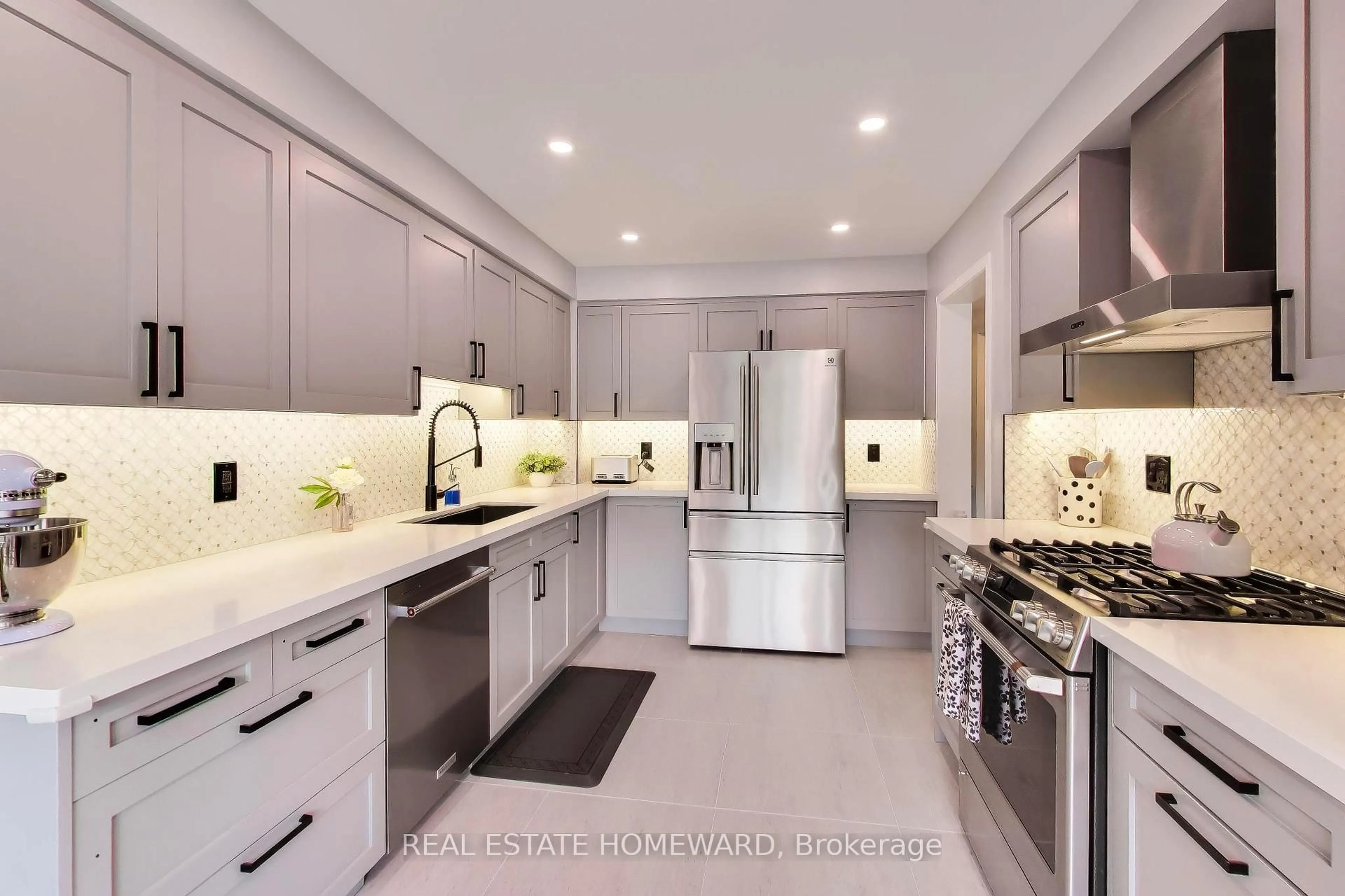 Contemporary kitchen, ceramic/tile floor for 3375 Fenwick Cres, Mississauga Ontario L5L 5N5