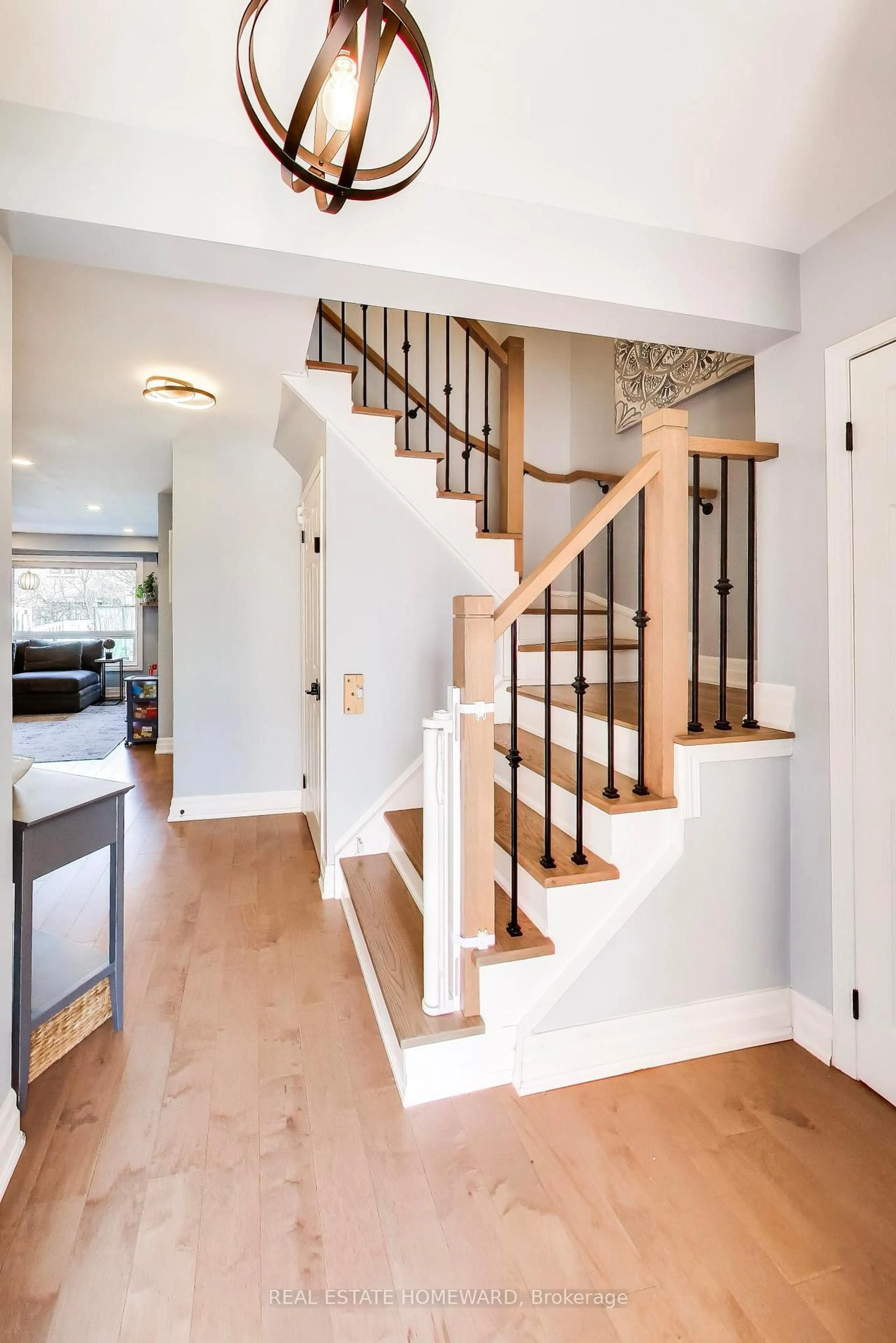 Unknown for 3375 Fenwick Cres, Mississauga Ontario L5L 5N5