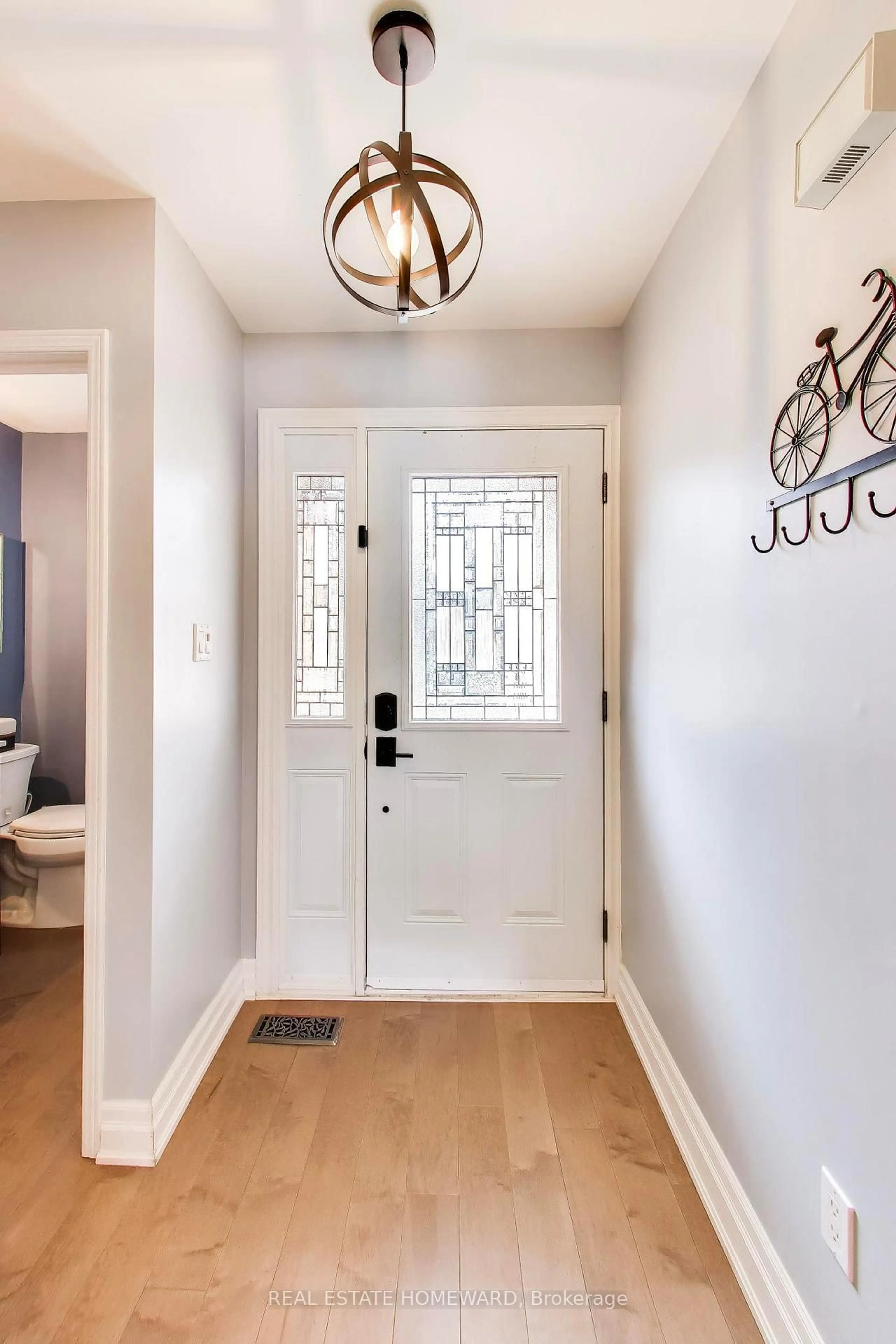 Indoor entryway for 3375 Fenwick Cres, Mississauga Ontario L5L 5N5