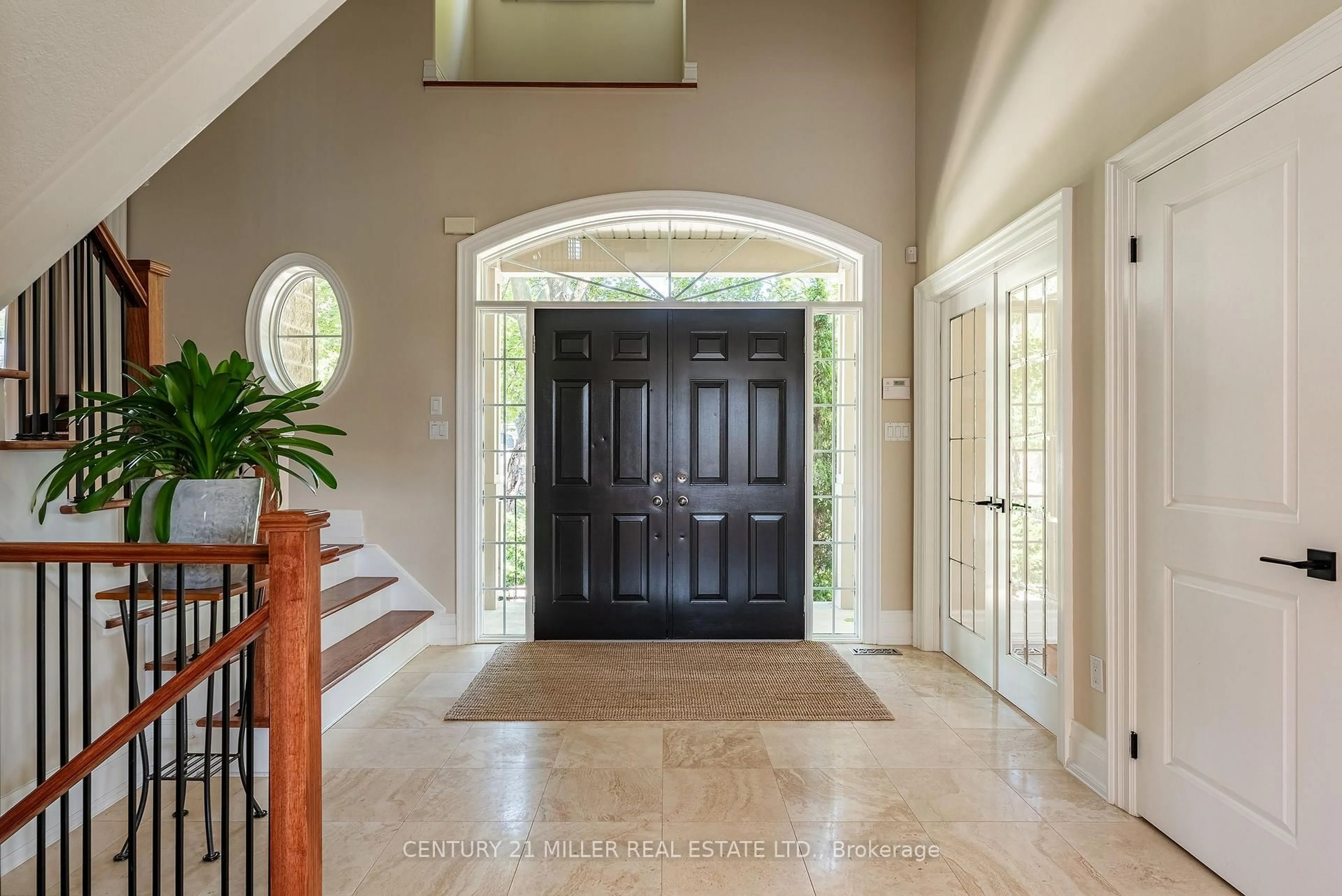 Indoor entryway for 266 Tracina Dr, Oakville Ontario L6L 4C2