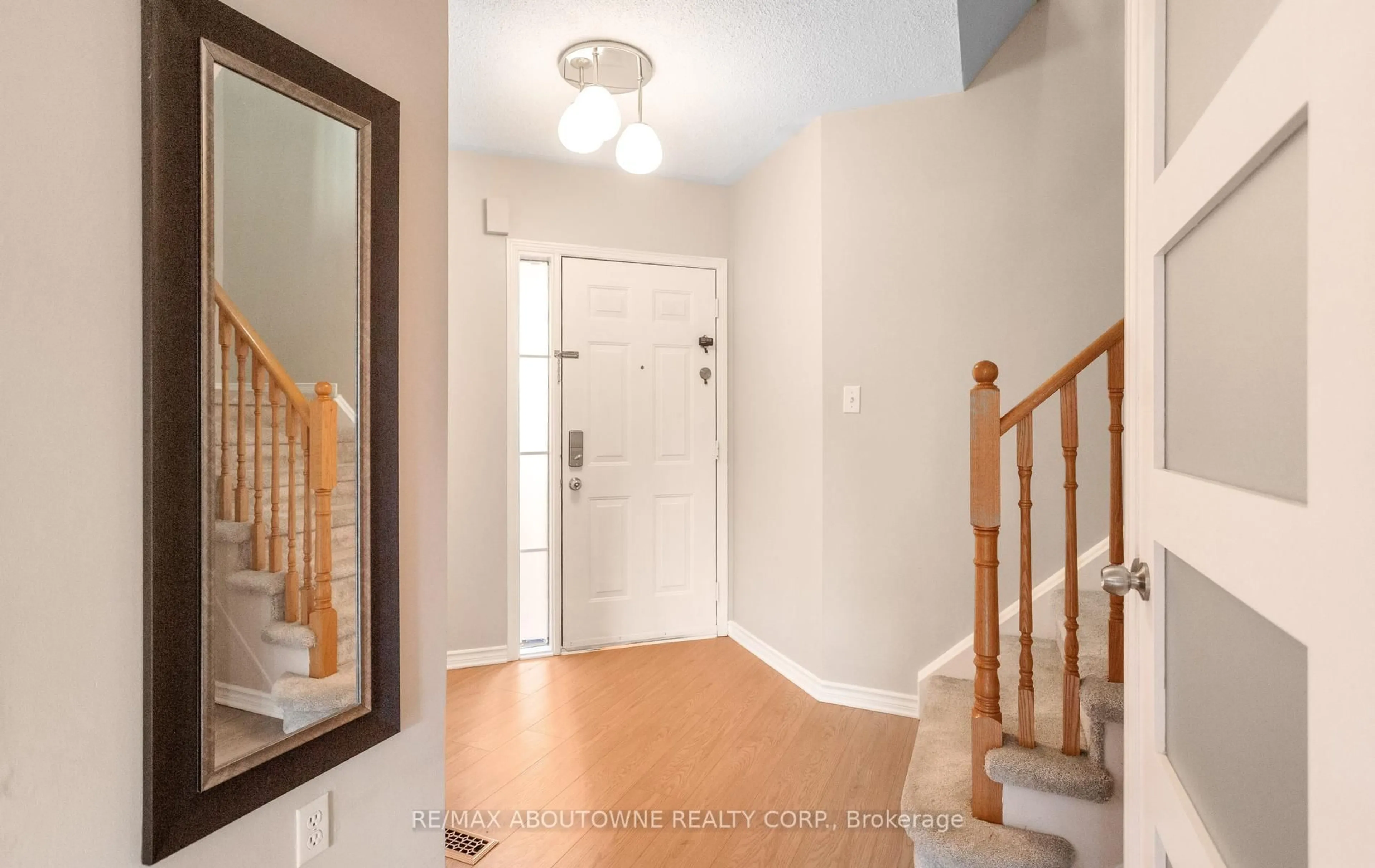 Indoor entryway for 1363 Brookstar Dr, Oakville Ontario L6M 3W1