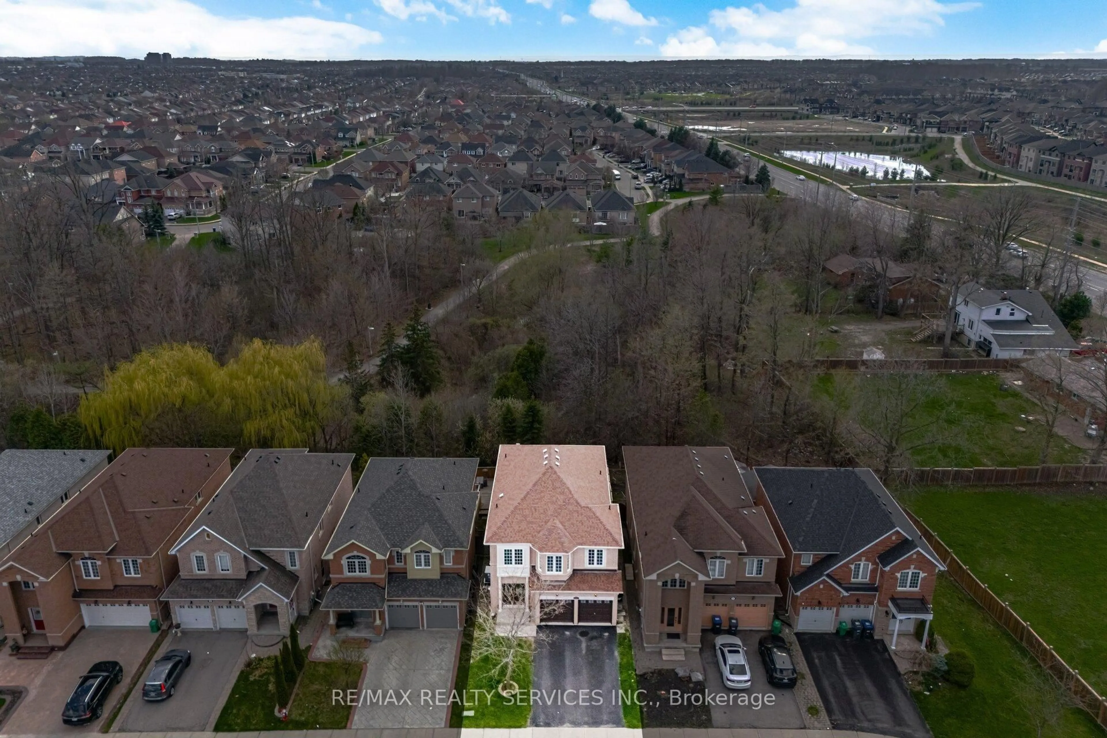 A pic from outside/outdoor area/front of a property/back of a property/a pic from drone, unknown for 62 SIR JACOBS Cres, Brampton Ontario L7A 3V2