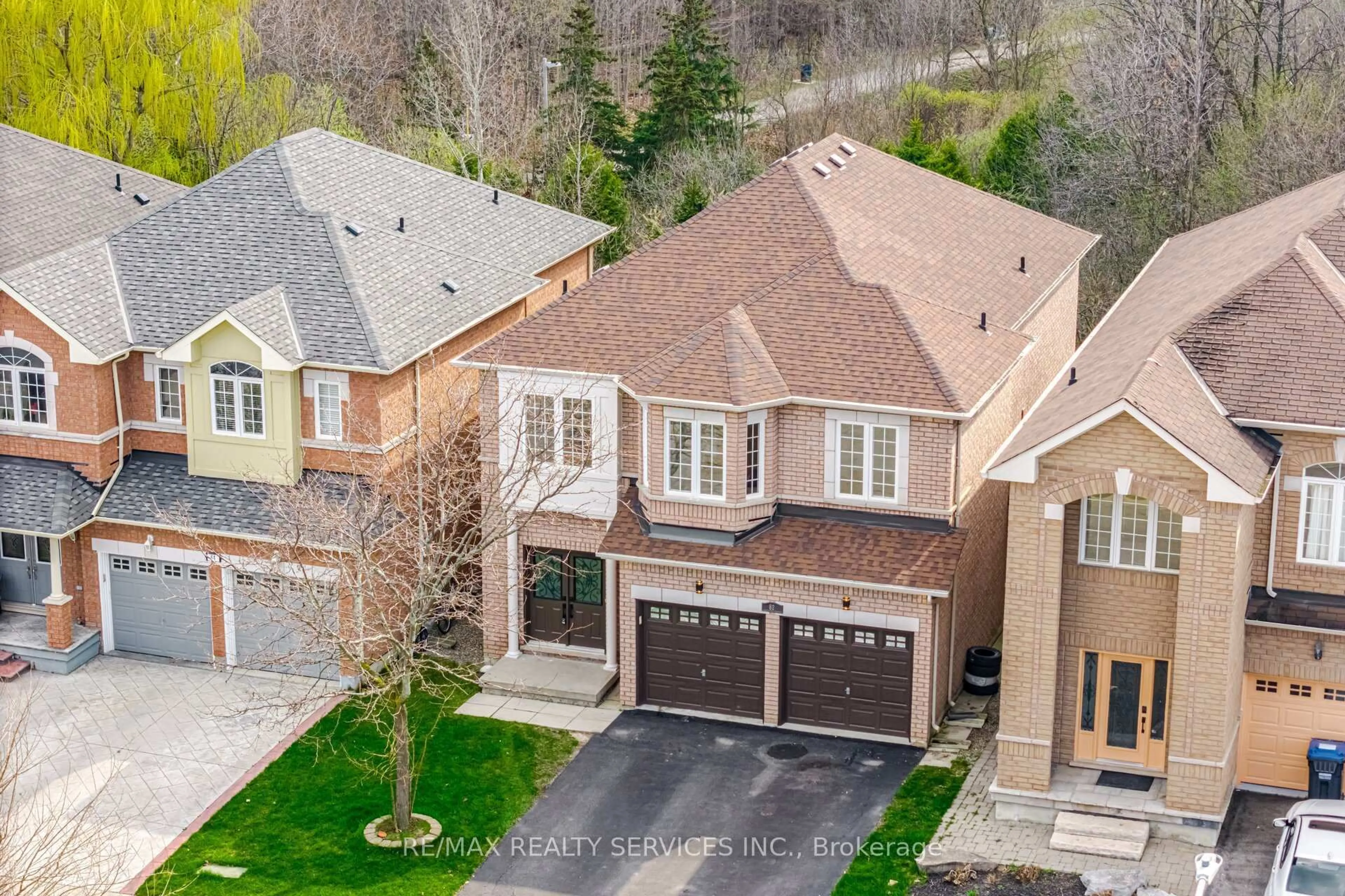 A pic from outside/outdoor area/front of a property/back of a property/a pic from drone, street for 62 SIR JACOBS Cres, Brampton Ontario L7A 3V2