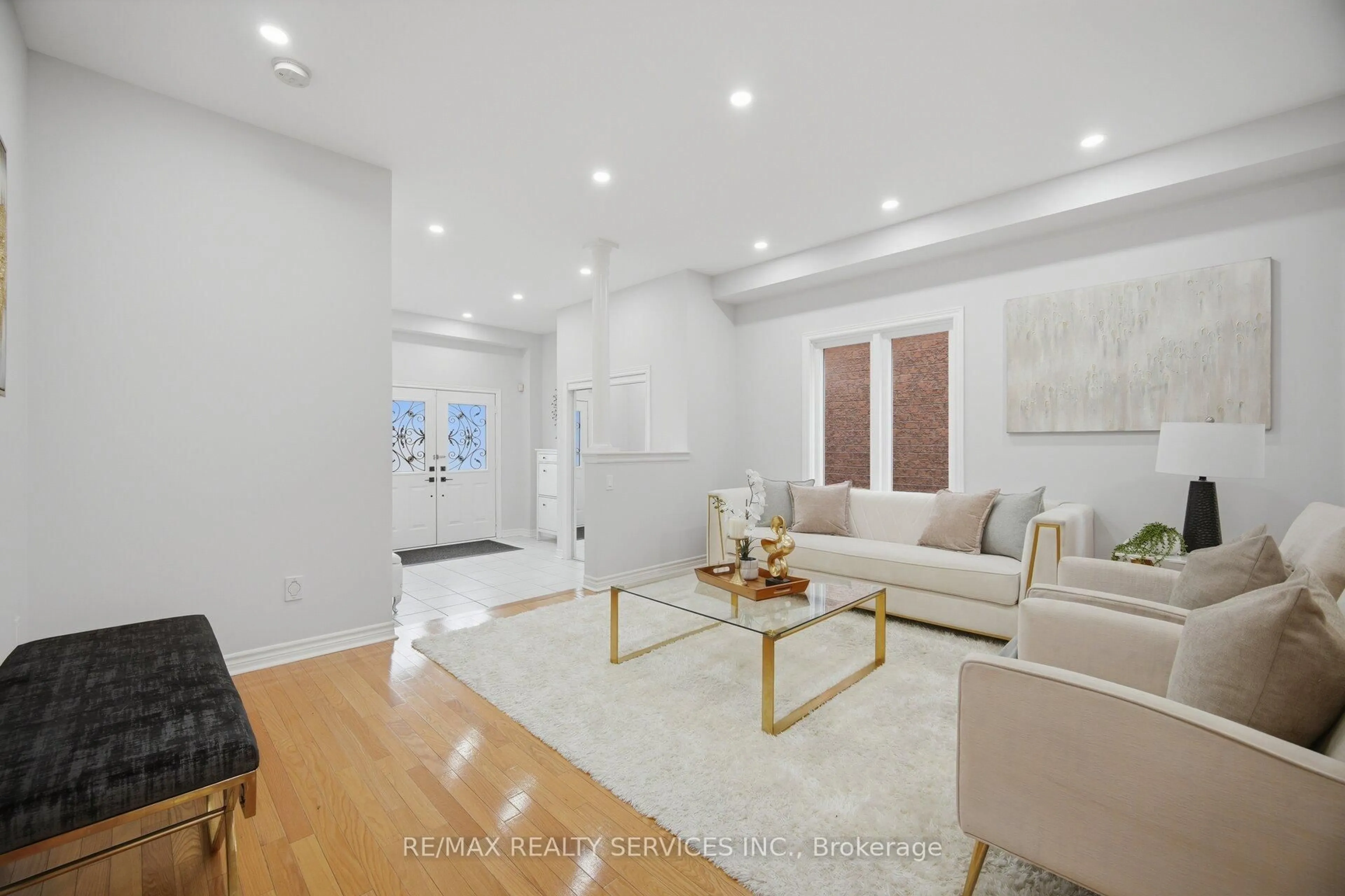 Living room with furniture, unknown for 62 SIR JACOBS Cres, Brampton Ontario L7A 3V2