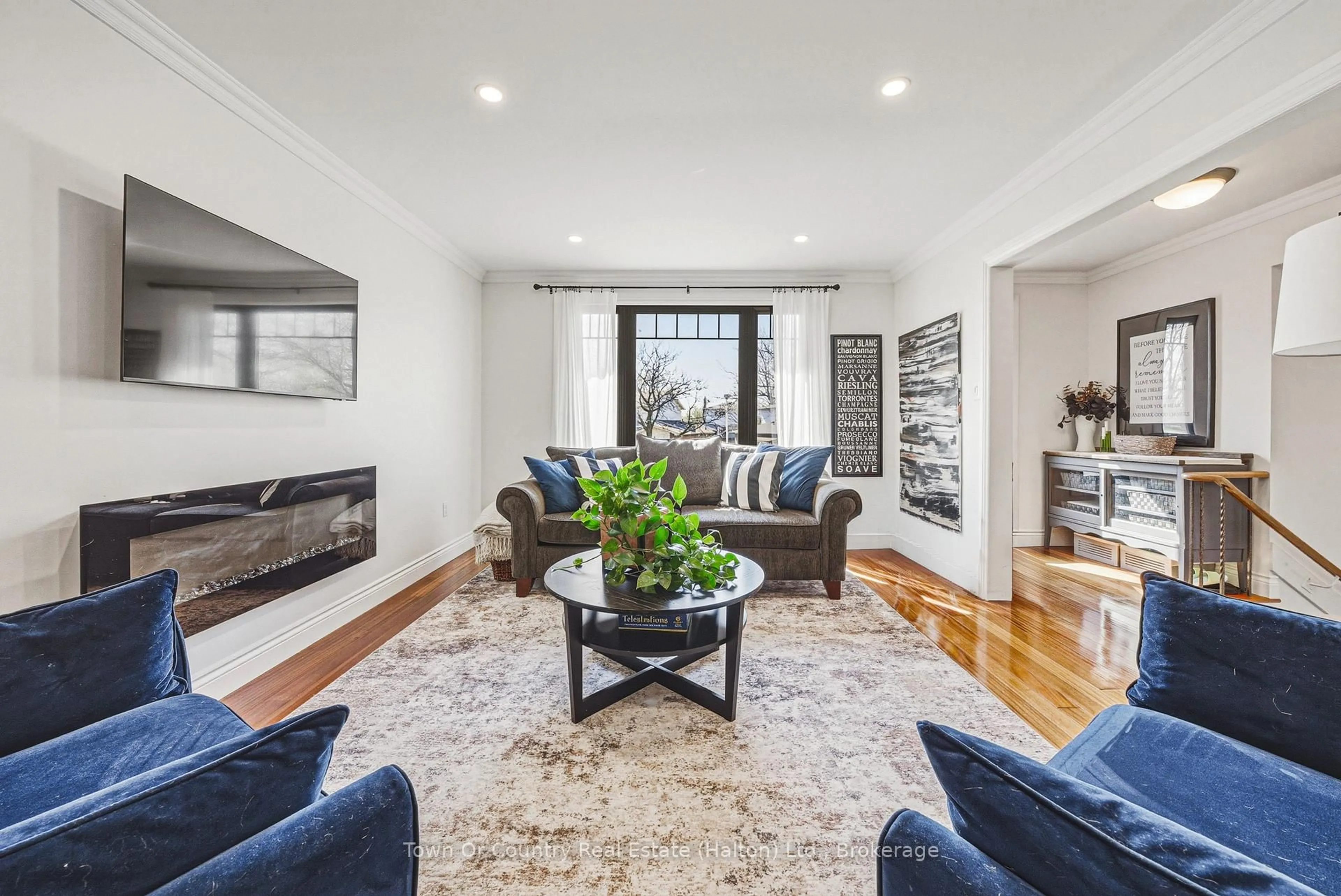 Living room with furniture, unknown for 729 Coulson Ave, Milton Ontario L9T 4J3