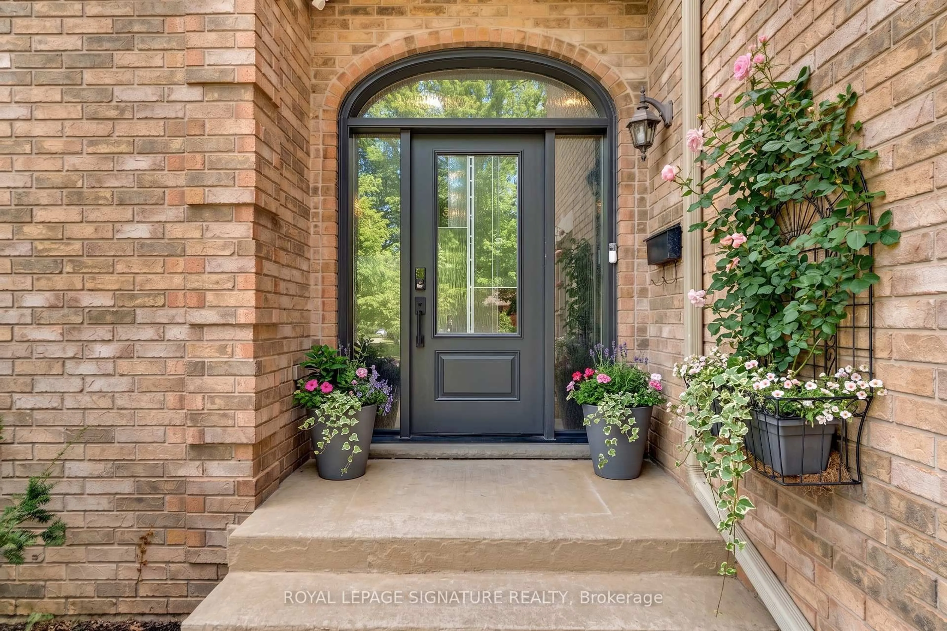Indoor entryway for 2324 Hilltop Lane, Oakville Ontario L6M 3M8