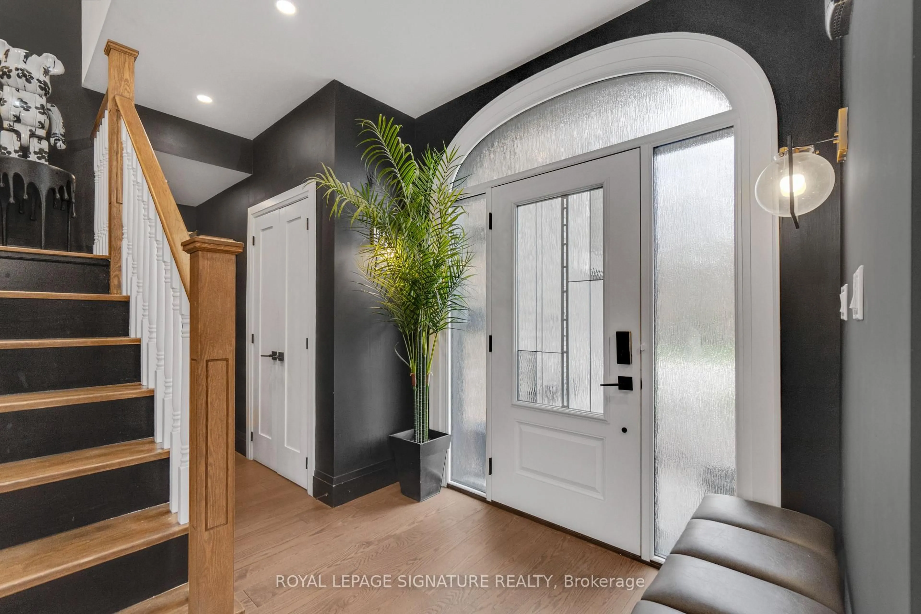 Indoor entryway for 2324 Hilltop Lane, Oakville Ontario L6M 3M8
