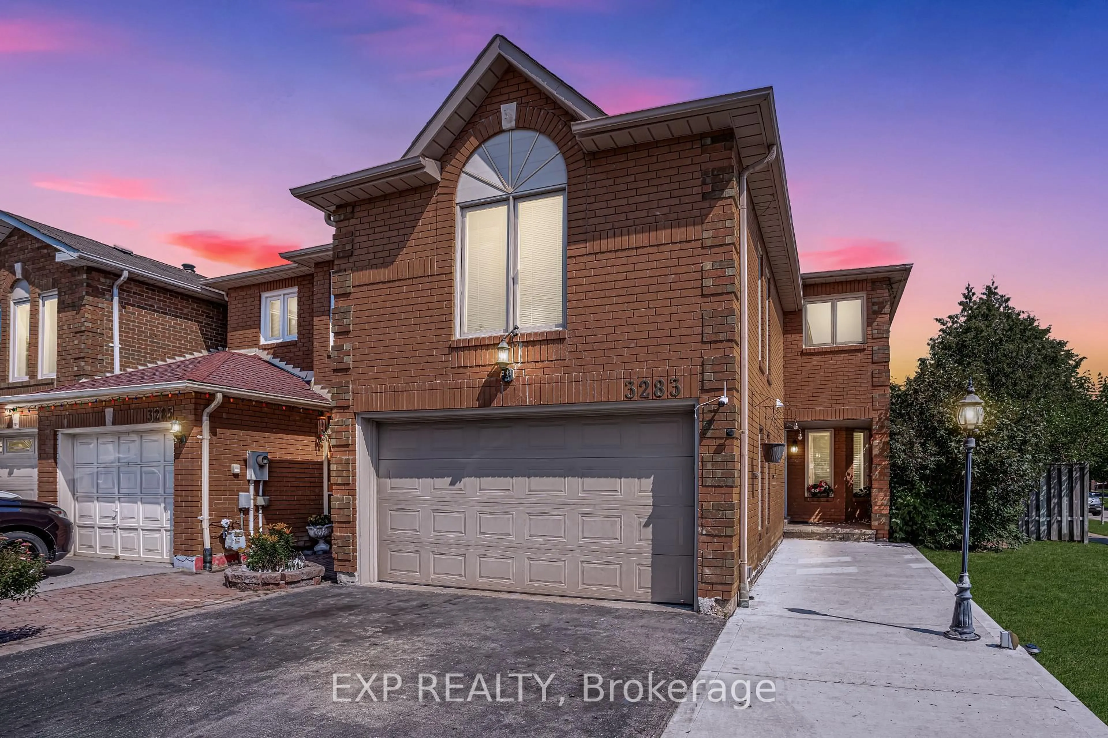 Home with brick exterior material, street for 3283 Bobwhite Mews, Mississauga Ontario L5N 6G1