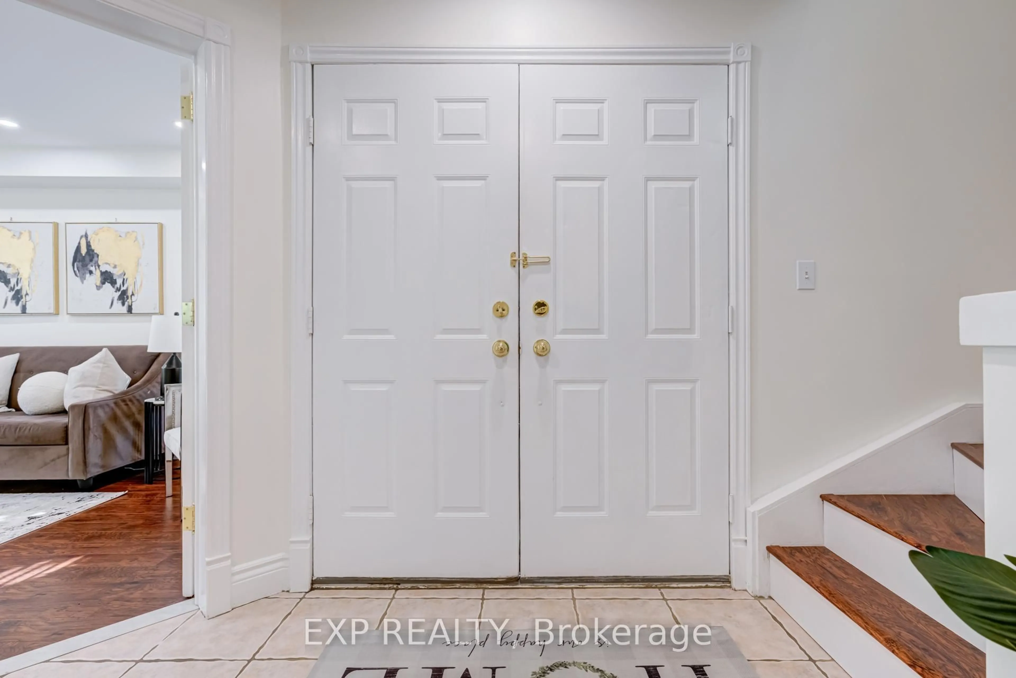 Indoor entryway for 3283 Bobwhite Mews, Mississauga Ontario L5N 6G1