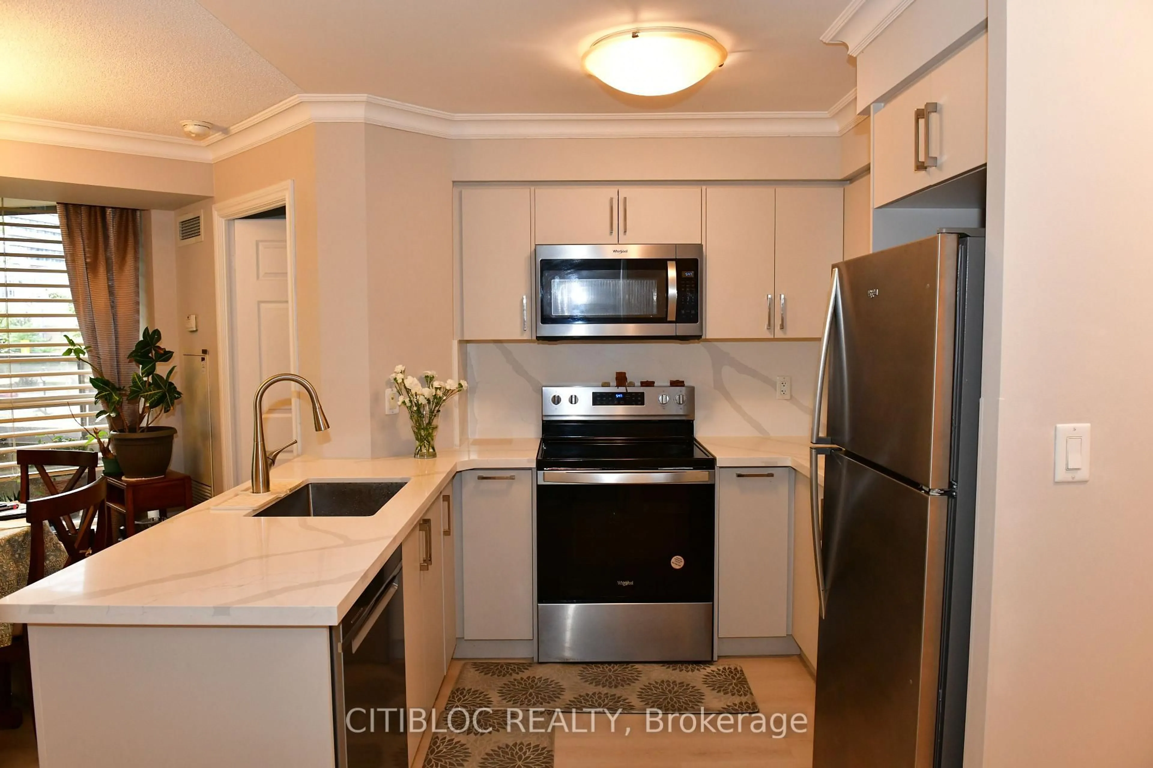 Standard kitchen, ceramic/tile floor for 310 Burnhamthorpe Rd #213, Mississauga Ontario L5B 4P9