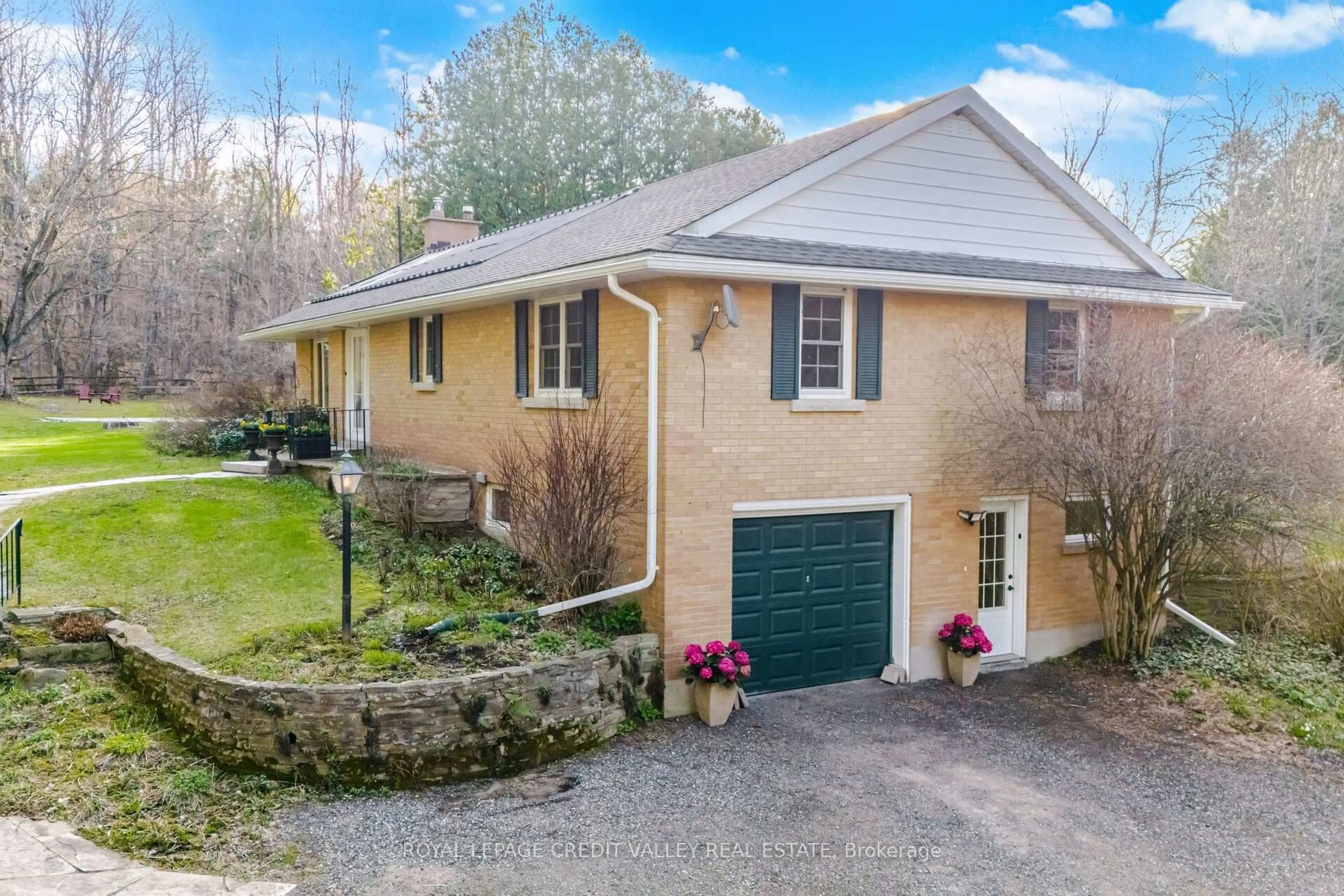 A pic from outside/outdoor area/front of a property/back of a property/a pic from drone, street for 17888 Innis Lake Rd, Caledon Ontario L7K 2K7