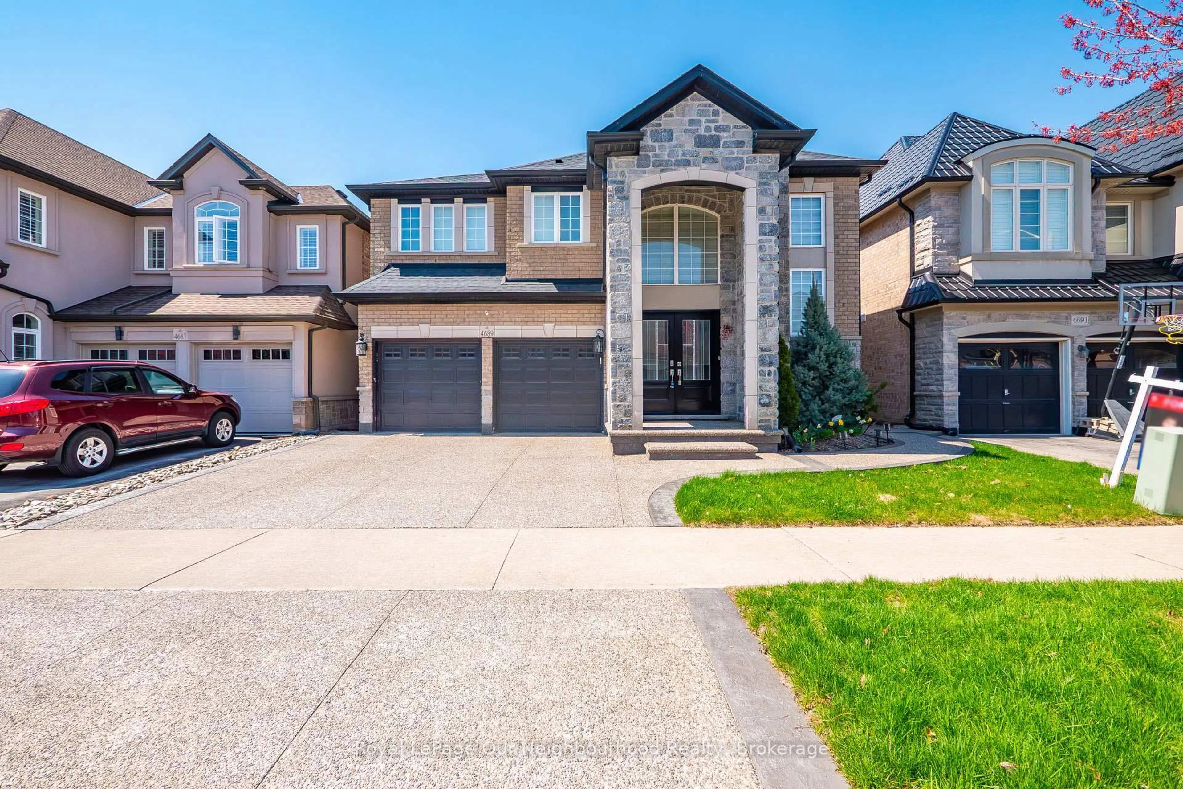 Home with brick exterior material, street for 4689 Leanna Heights Rd, Burlington Ontario L7M 0G3