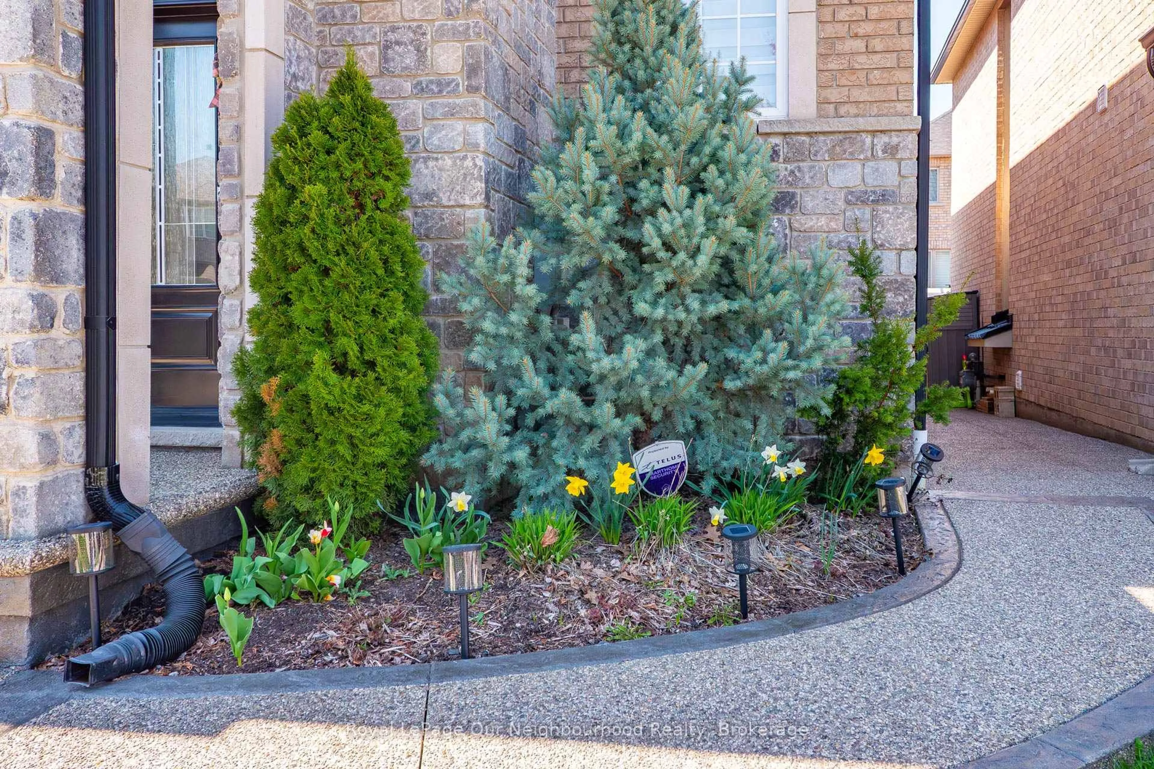 Patio, street for 4689 Leanna Heights Rd, Burlington Ontario L7M 0G3