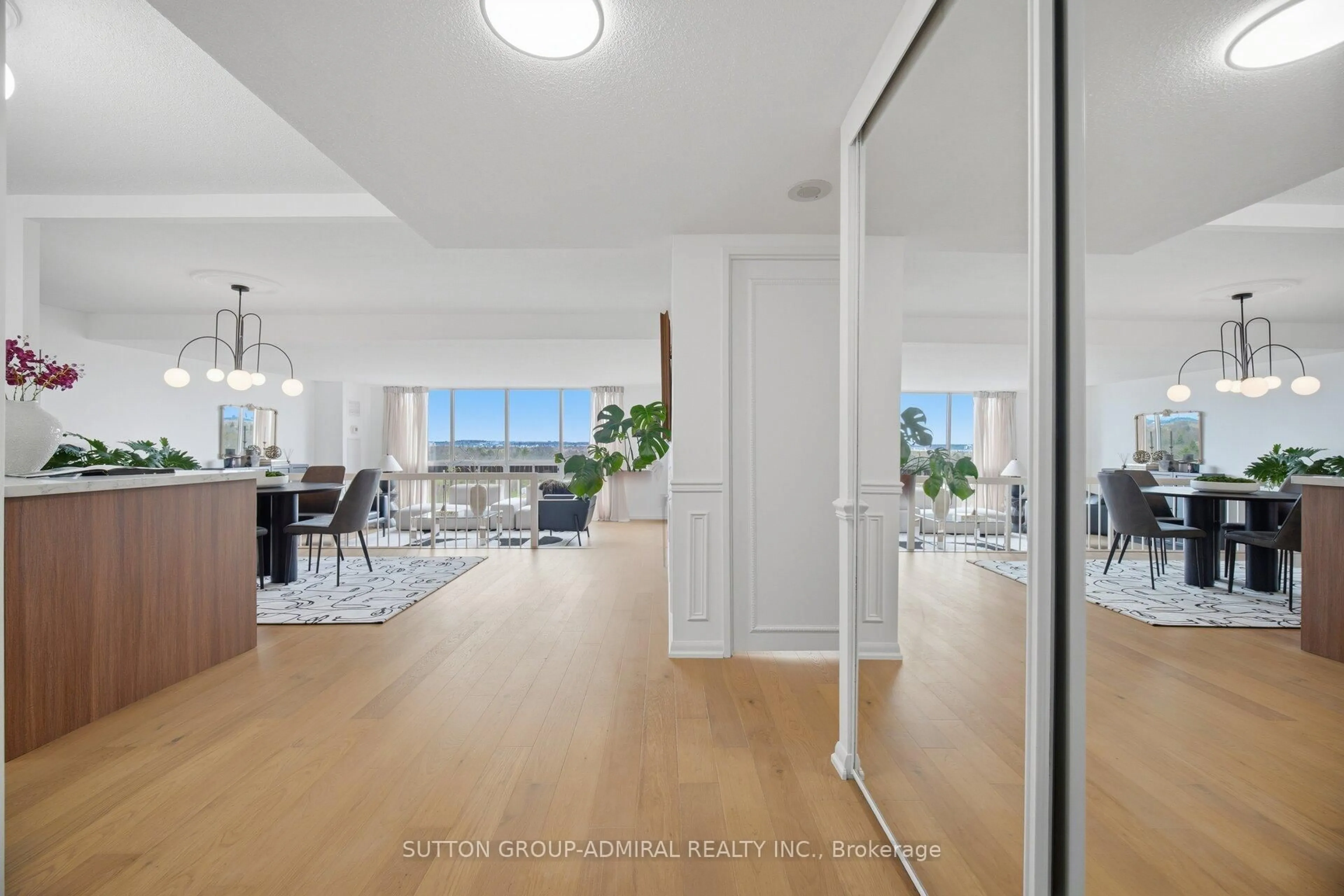 Indoor entryway for 2185 Marine Dr #1104, Oakville Ontario L6L 5L6