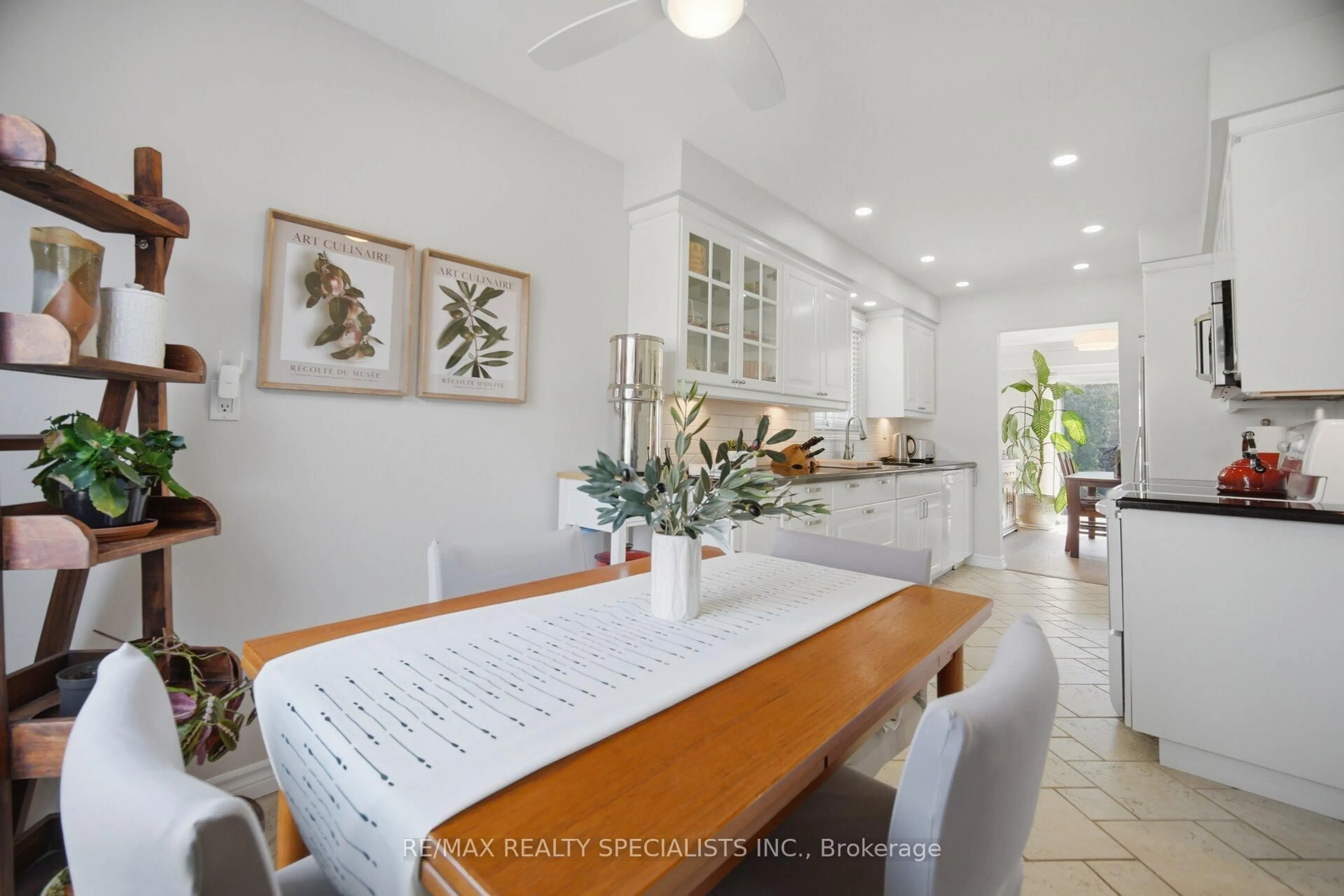 Dining room, ceramic/tile floor for 7230 Bendigo Circ, Mississauga Ontario L5N 1Z5