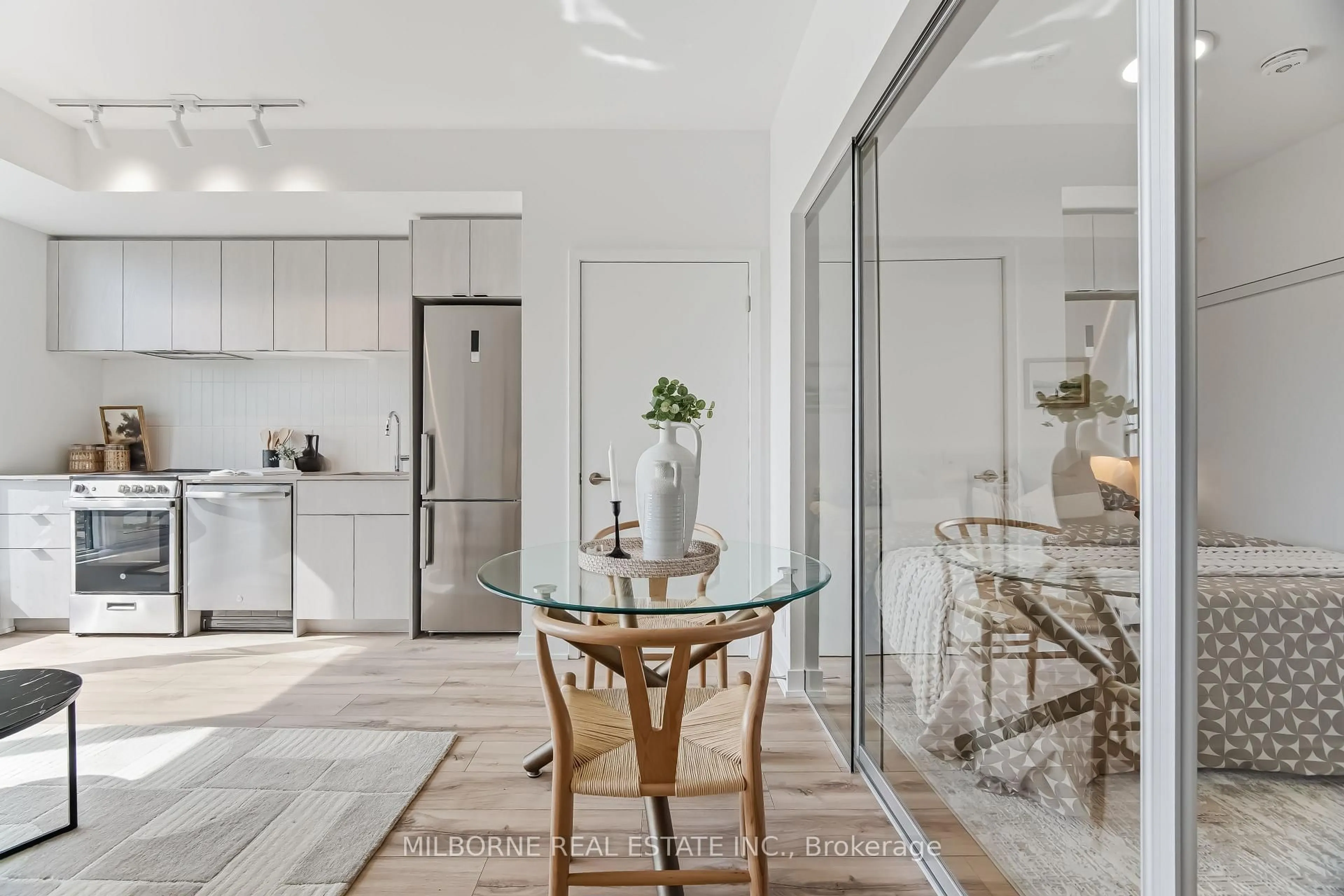 Unknown for 1660 Bloor St #708, Toronto Ontario M6P 1A8