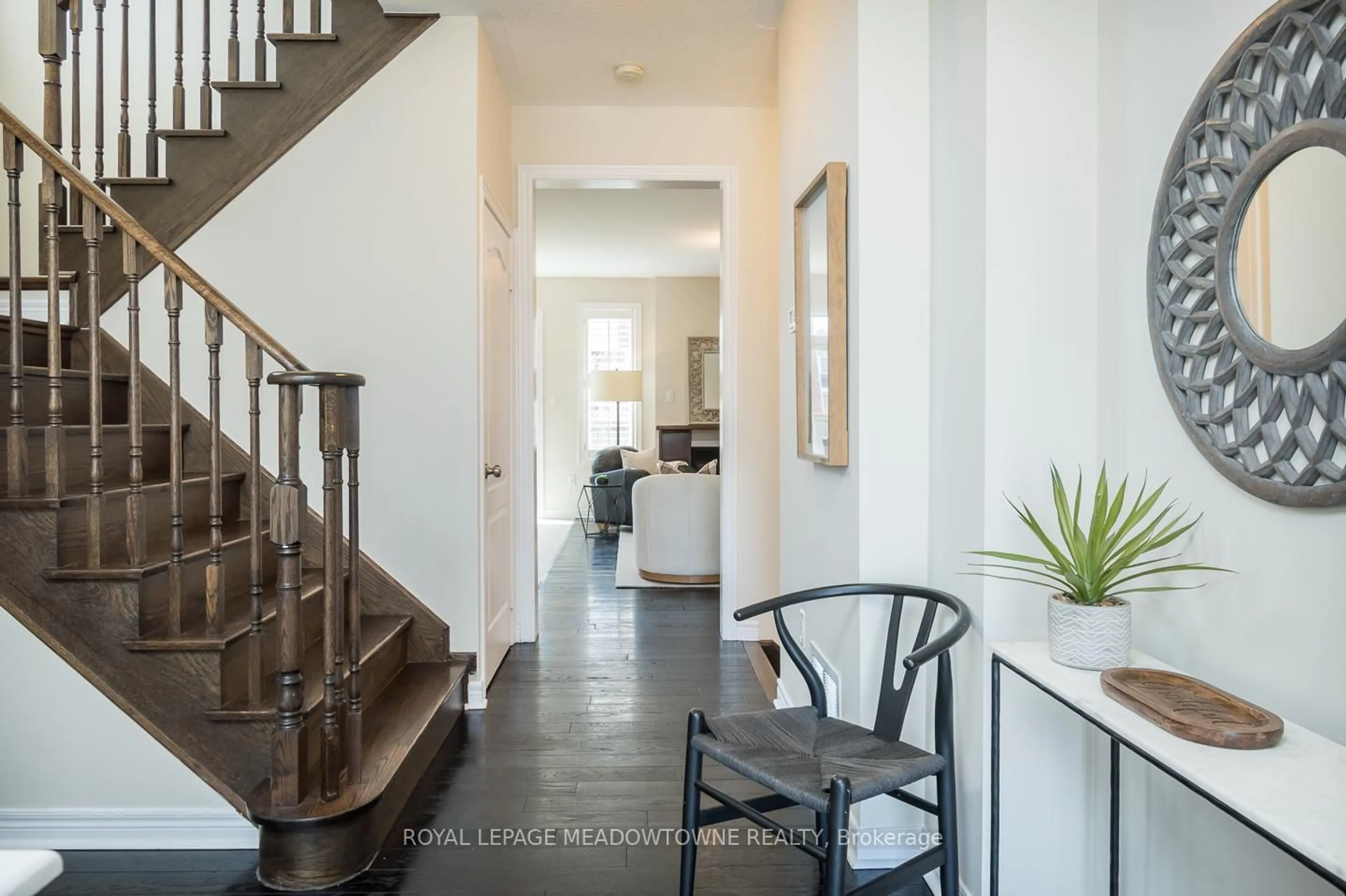 Indoor entryway for 496 Savoline Blvd, Milton Ontario L9T 7X3