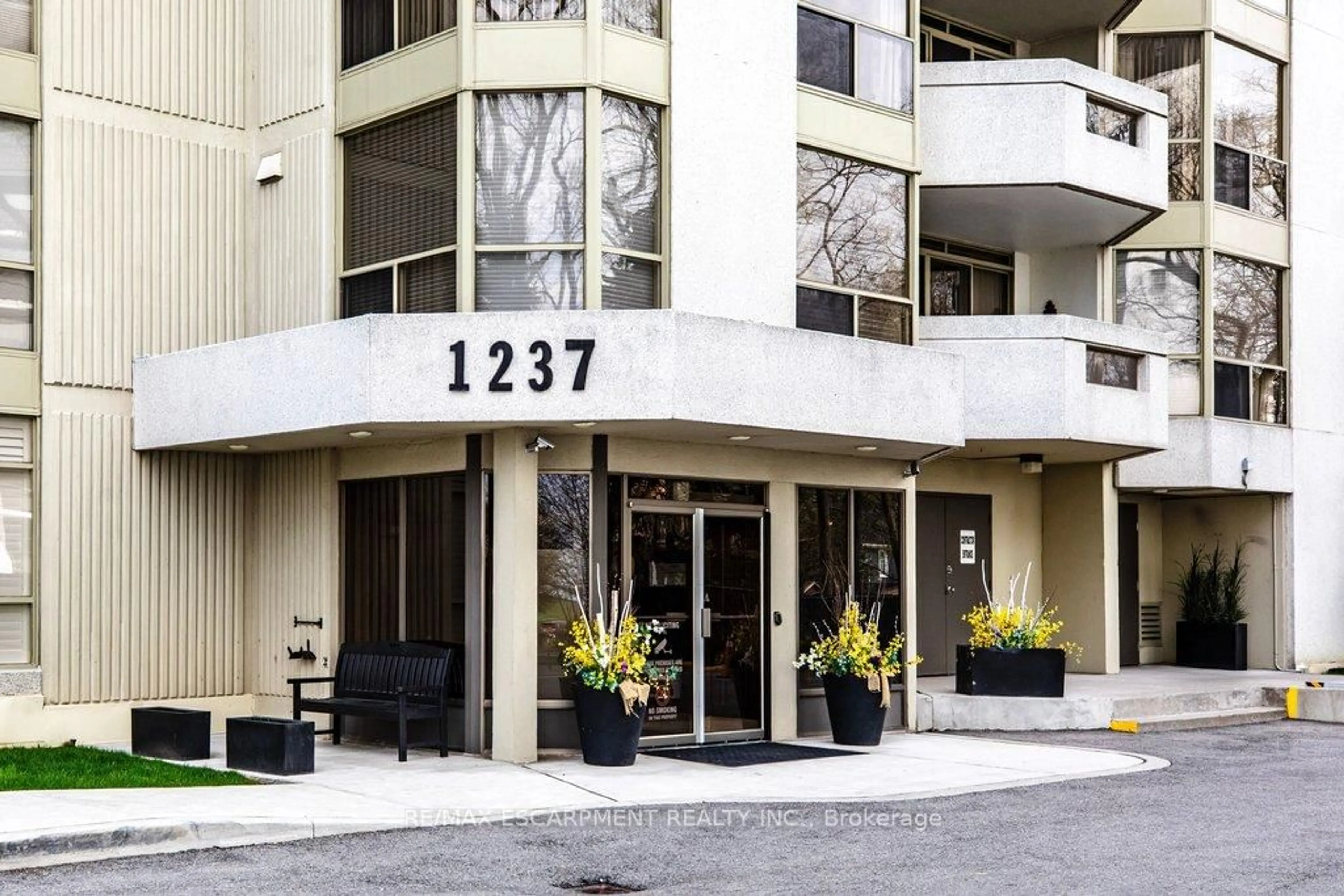 Unknown for 1237 North Shore Blvd #803, Burlington Ontario L7S 2H8