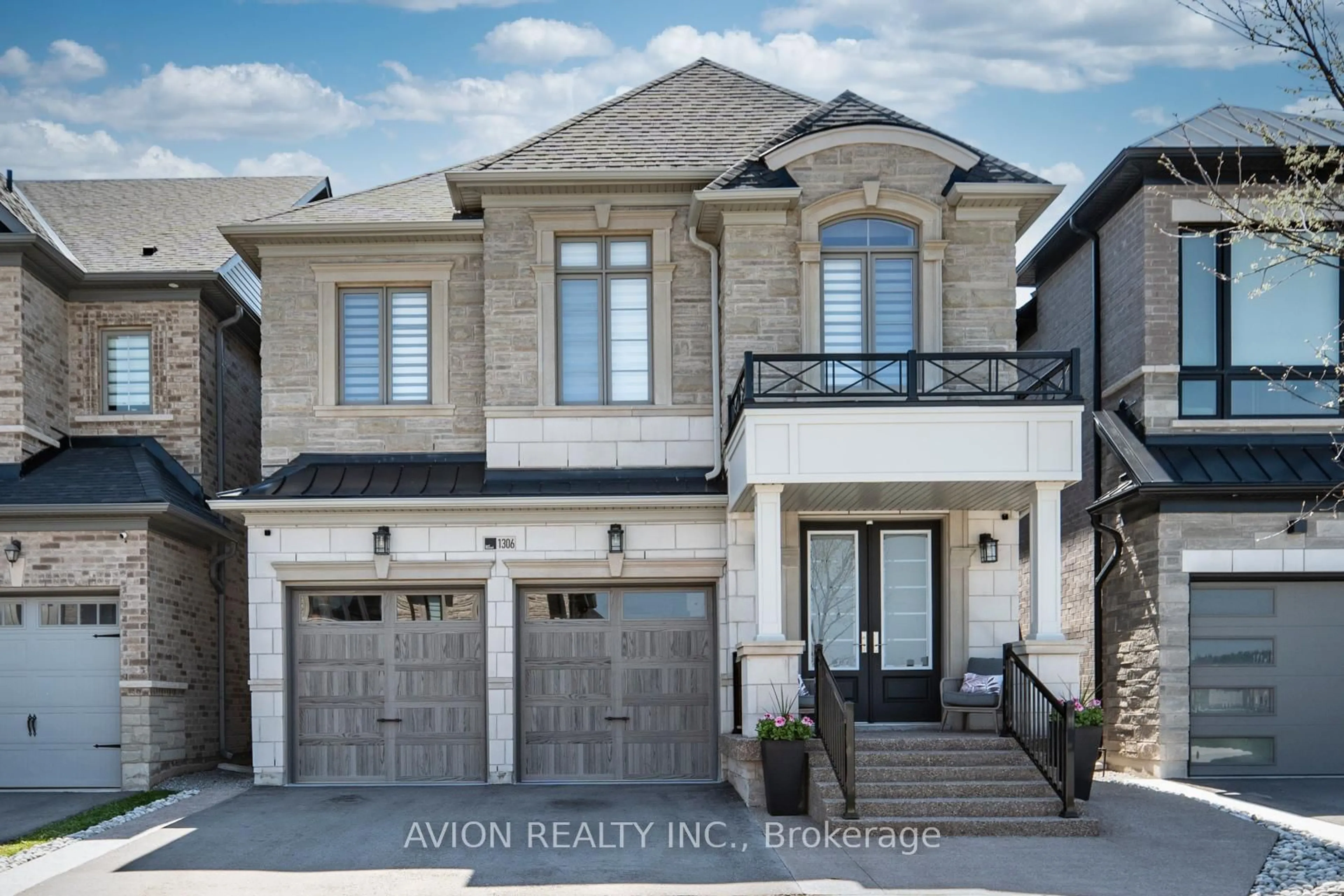 Home with brick exterior material, mountain view for 1306 Felicity Gdns, Oakville Ontario L6M 5L6