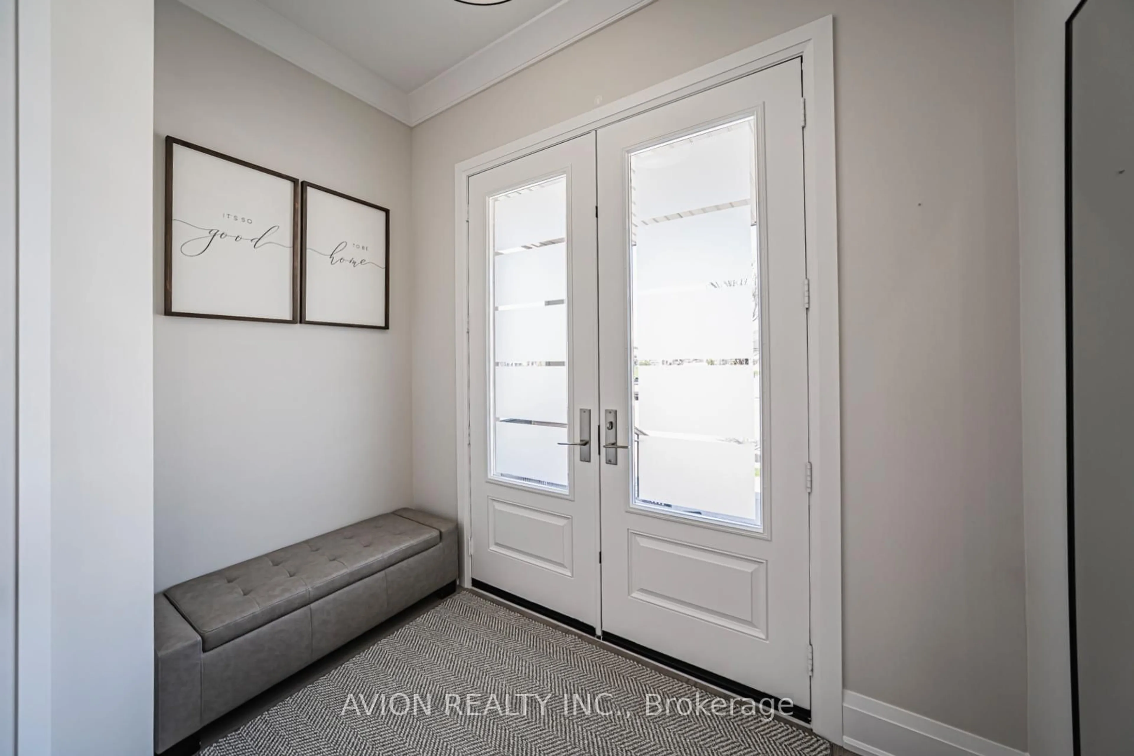 Indoor entryway for 1306 Felicity Gdns, Oakville Ontario L6M 5L6