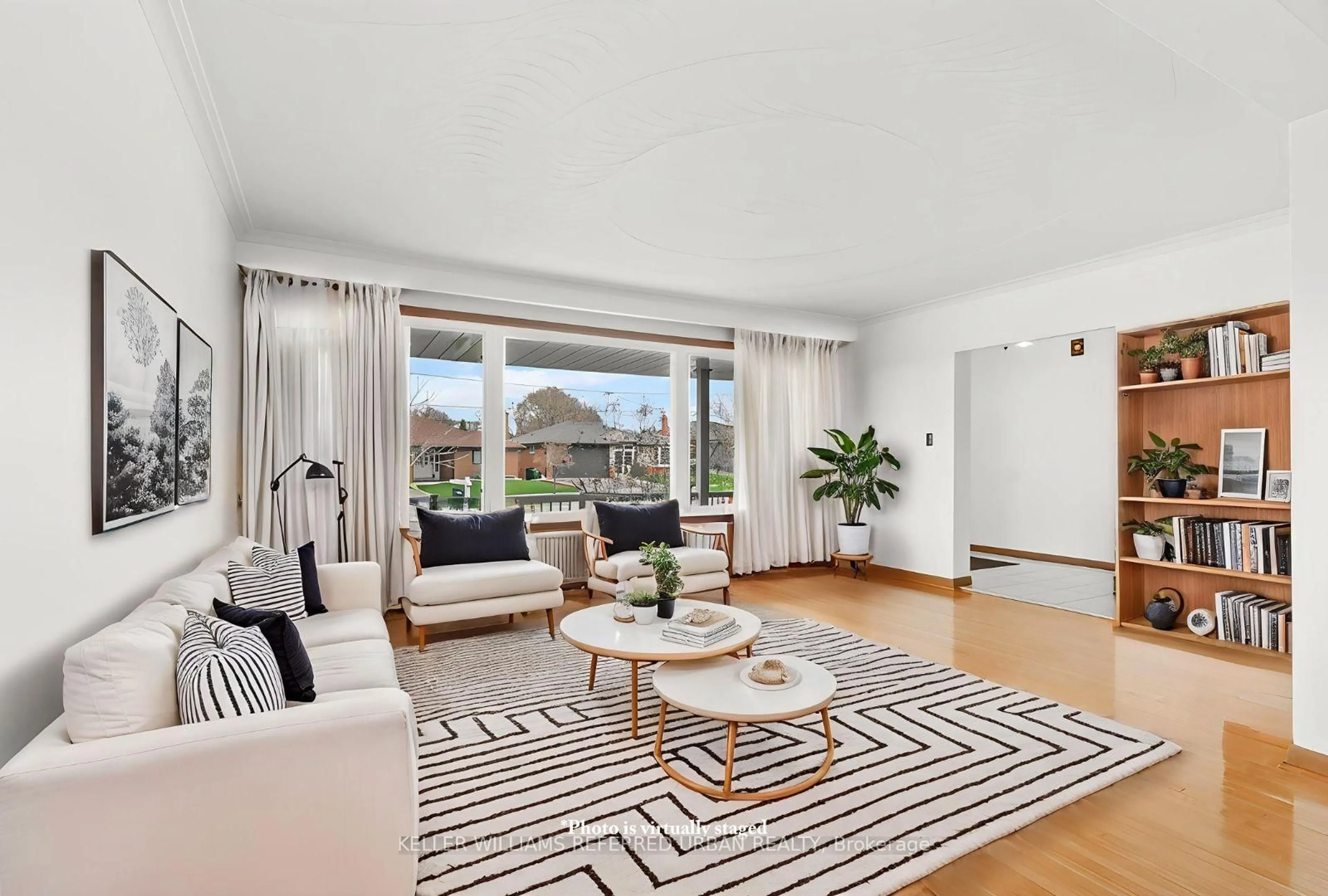 Living room with furniture, unknown for 583 Queens Dr, Toronto Ontario M6L 1N2