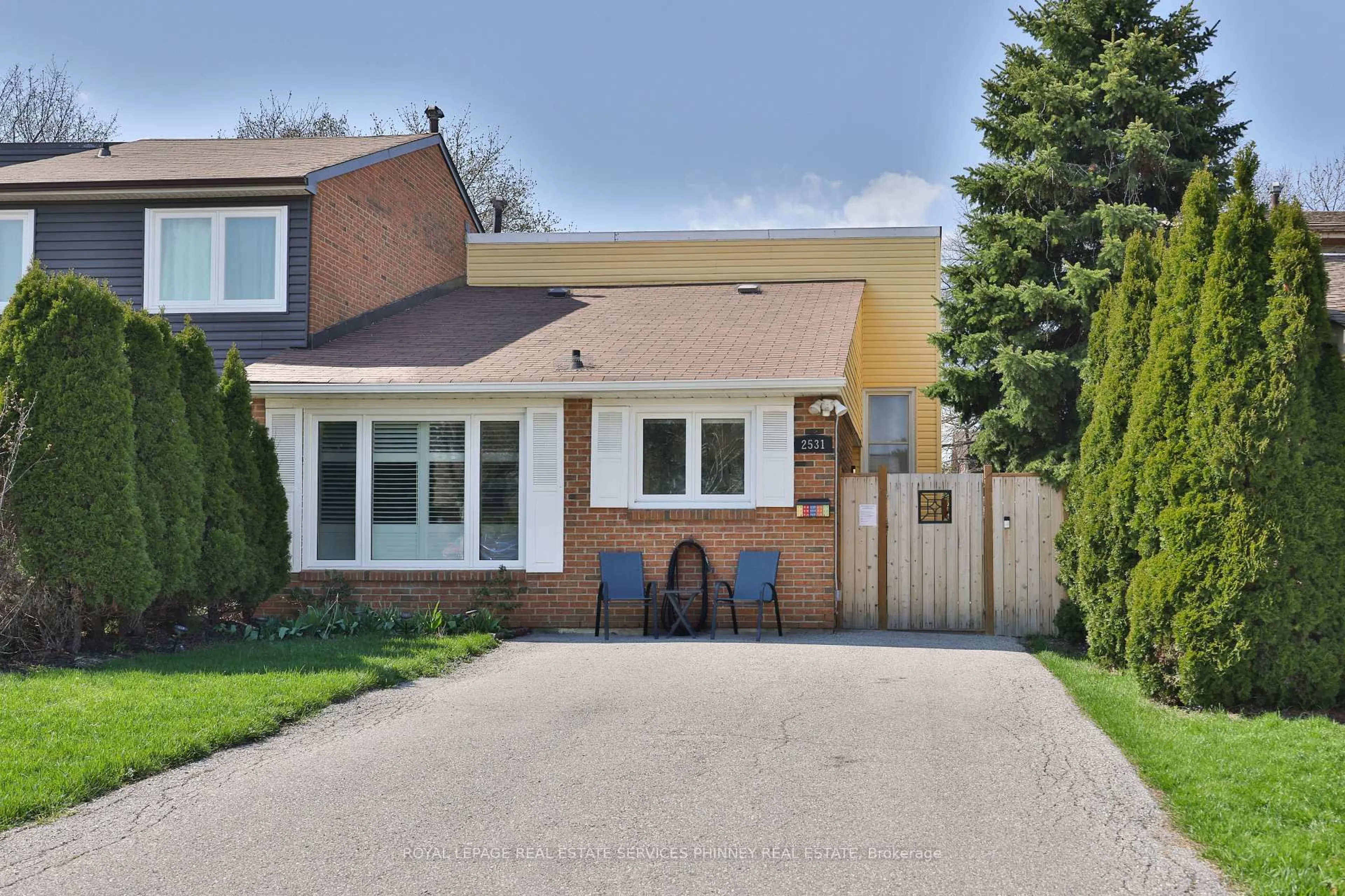 Home with brick exterior material, street for 2531 Mainroyal St, Mississauga Ontario L5L 1E1