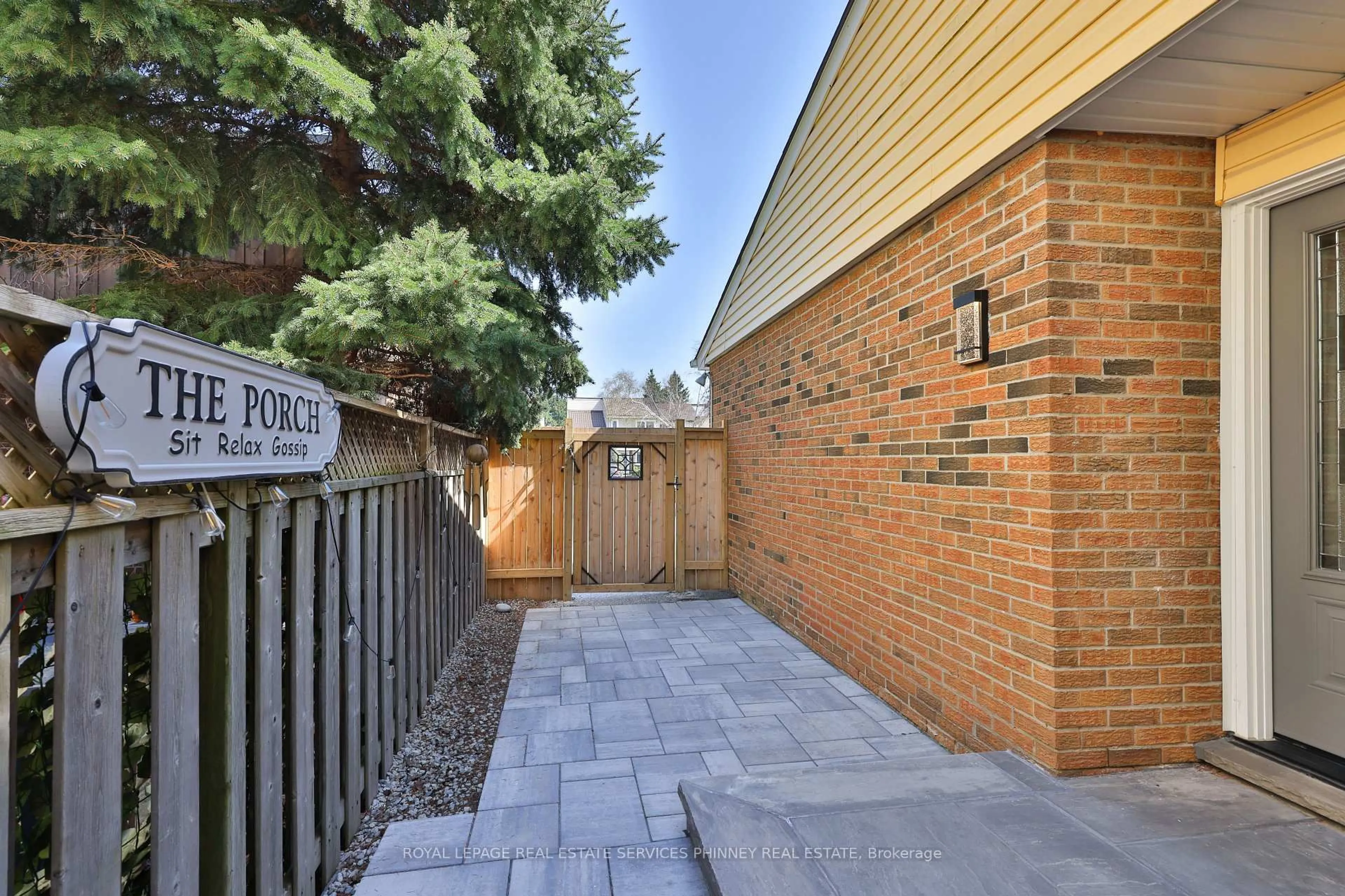 Unknown for 2531 Mainroyal St, Mississauga Ontario L5L 1E1