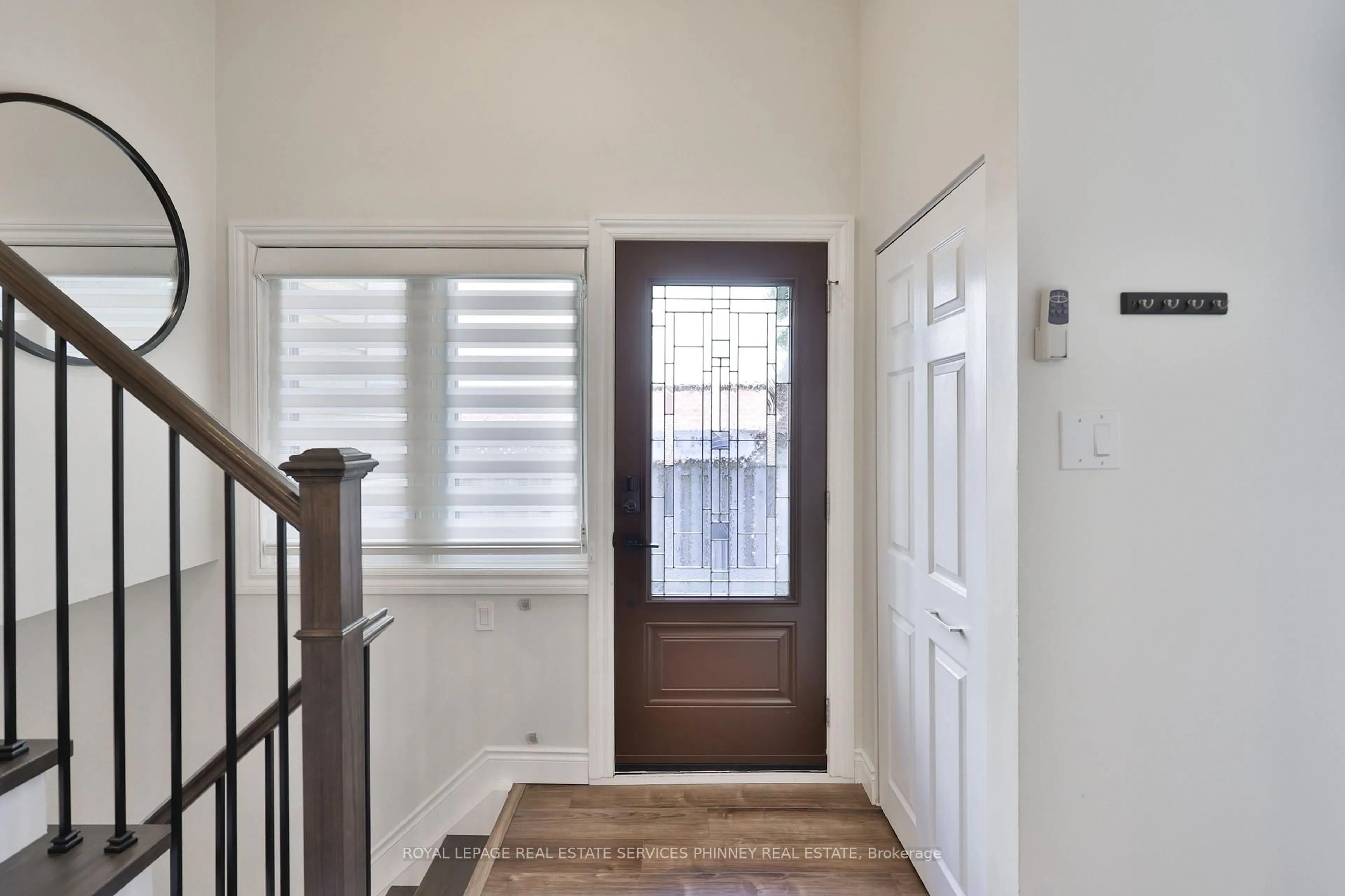 Indoor entryway for 2531 Mainroyal St, Mississauga Ontario L5L 1E1
