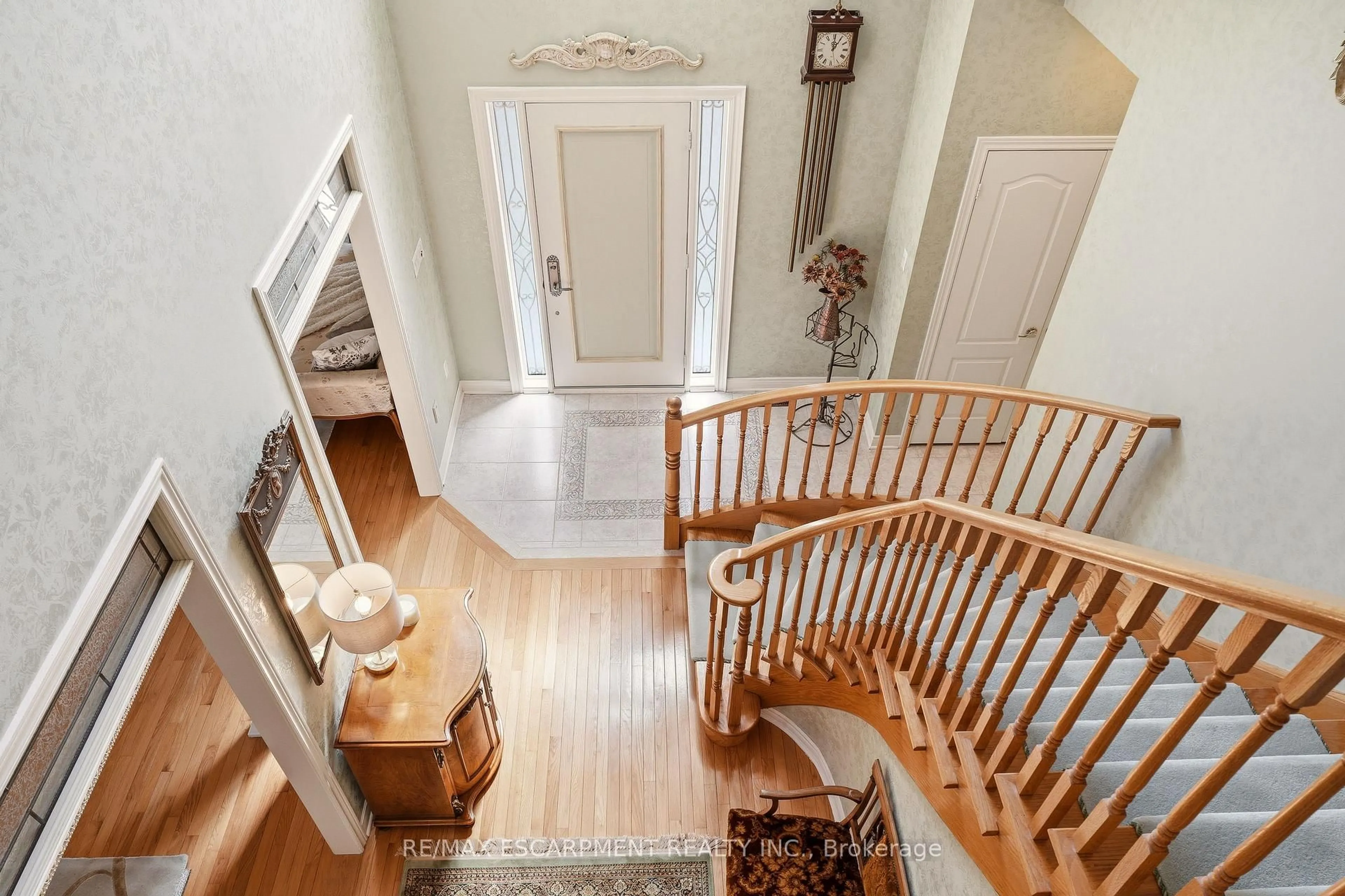 Indoor entryway for 4125 Montrose Cres, Burlington Ontario L7M 4J5