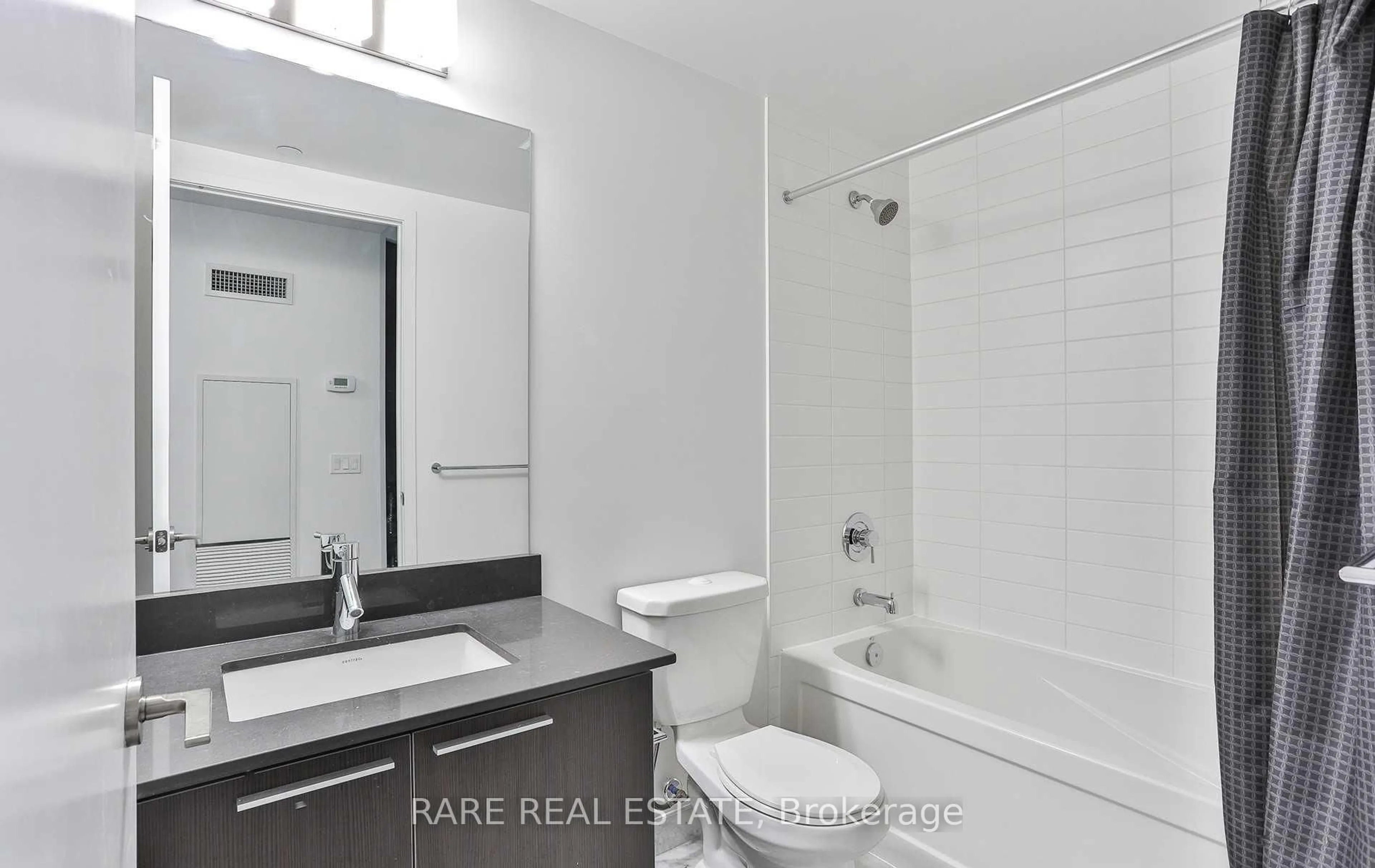 Standard bathroom, unknown for 10 Park Lawn Rd #422, Toronto Ontario M8Y 0H9