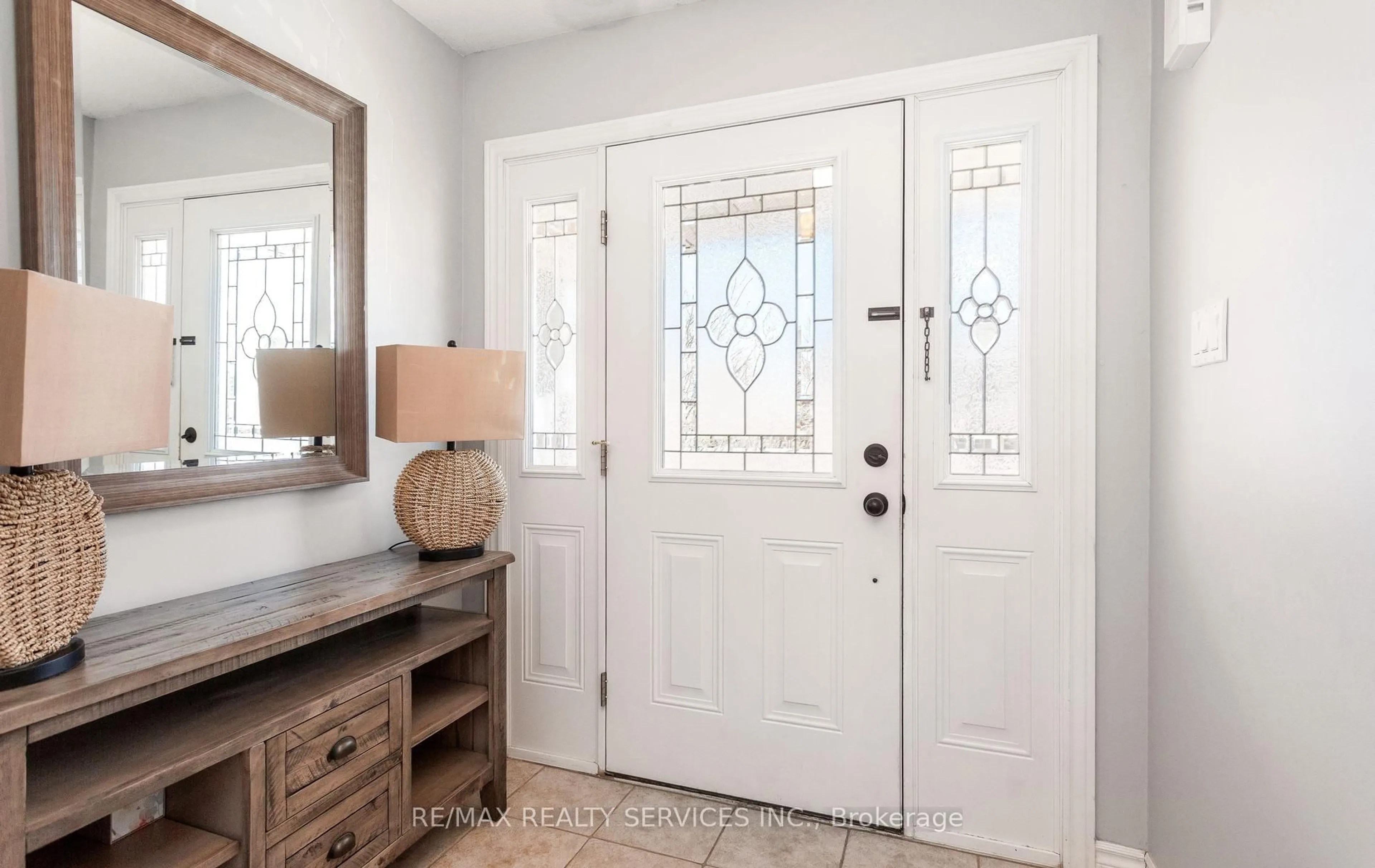 Indoor entryway for 49 James Arnott Cres, Orangeville Ontario L9W 0B5