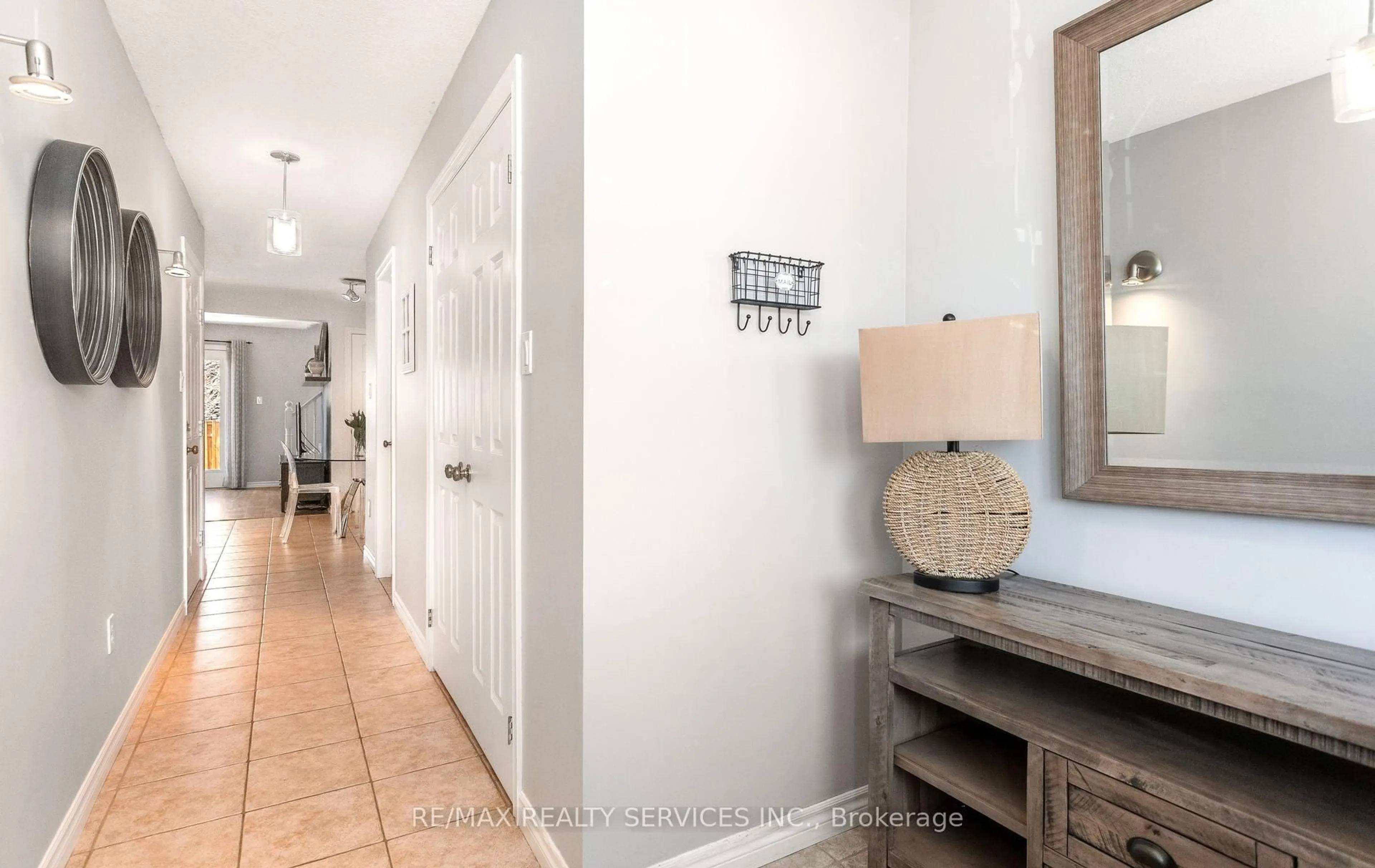 Indoor entryway for 49 James Arnott Cres, Orangeville Ontario L9W 0B5