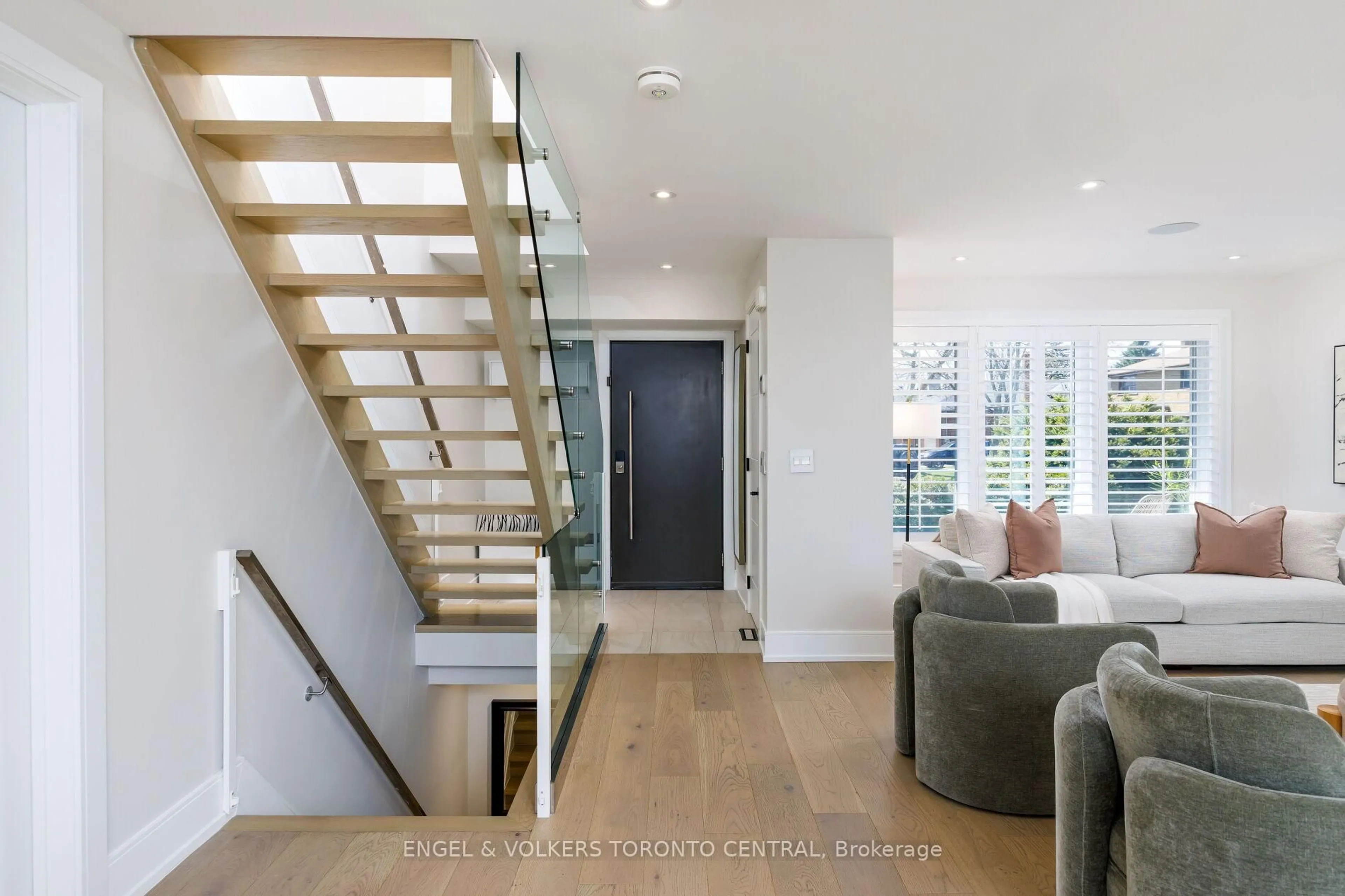 Unknown for 34 Rufford Rd, Toronto Ontario M8W 4V6