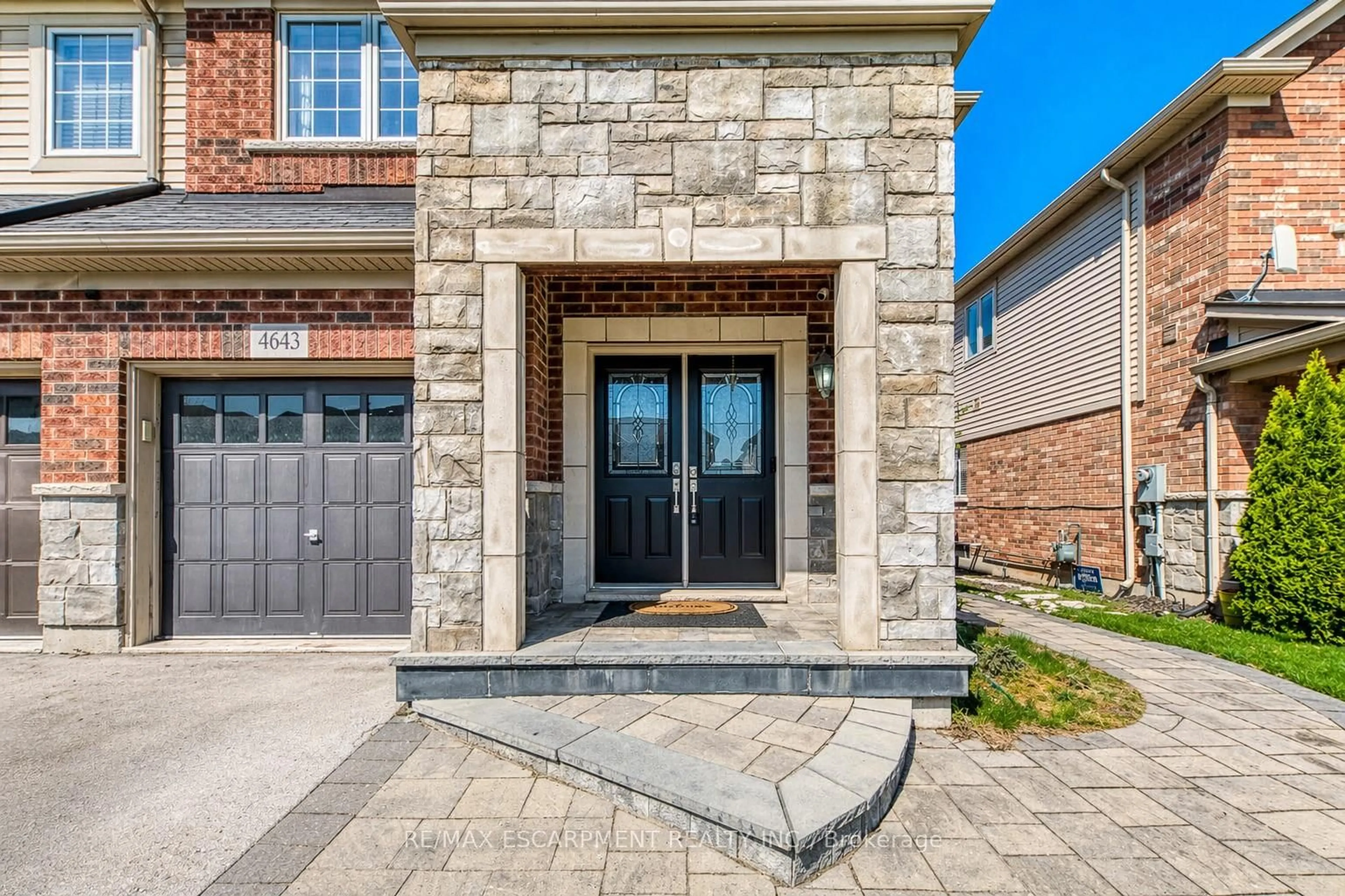 Home with brick exterior material, street for 4643 THOMAS ALTON Blvd, Burlington Ontario L7M 0J2