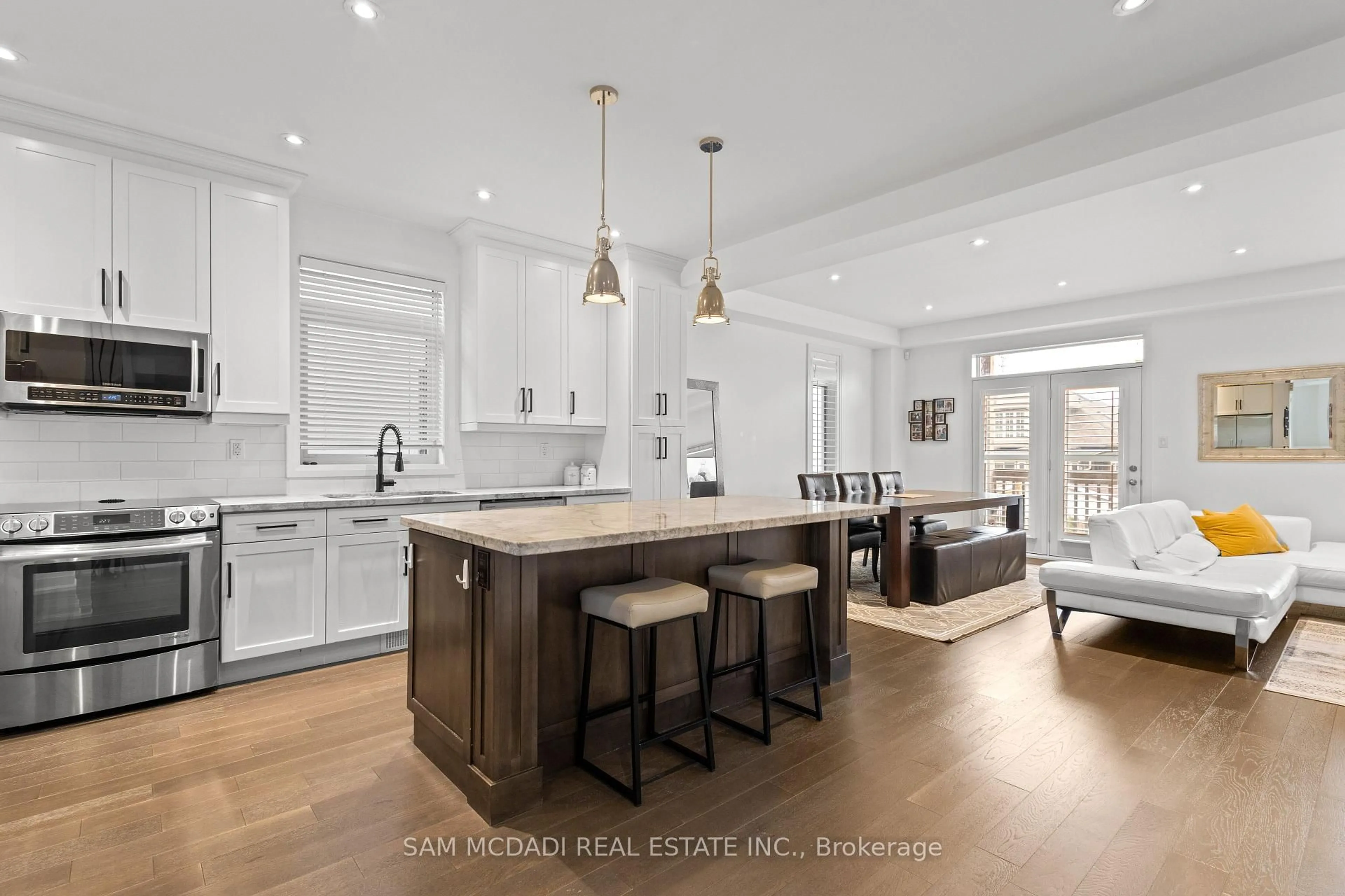 Open concept kitchen, unknown for 1067 Shaw Dr, Mississauga Ontario L5G 3Z3