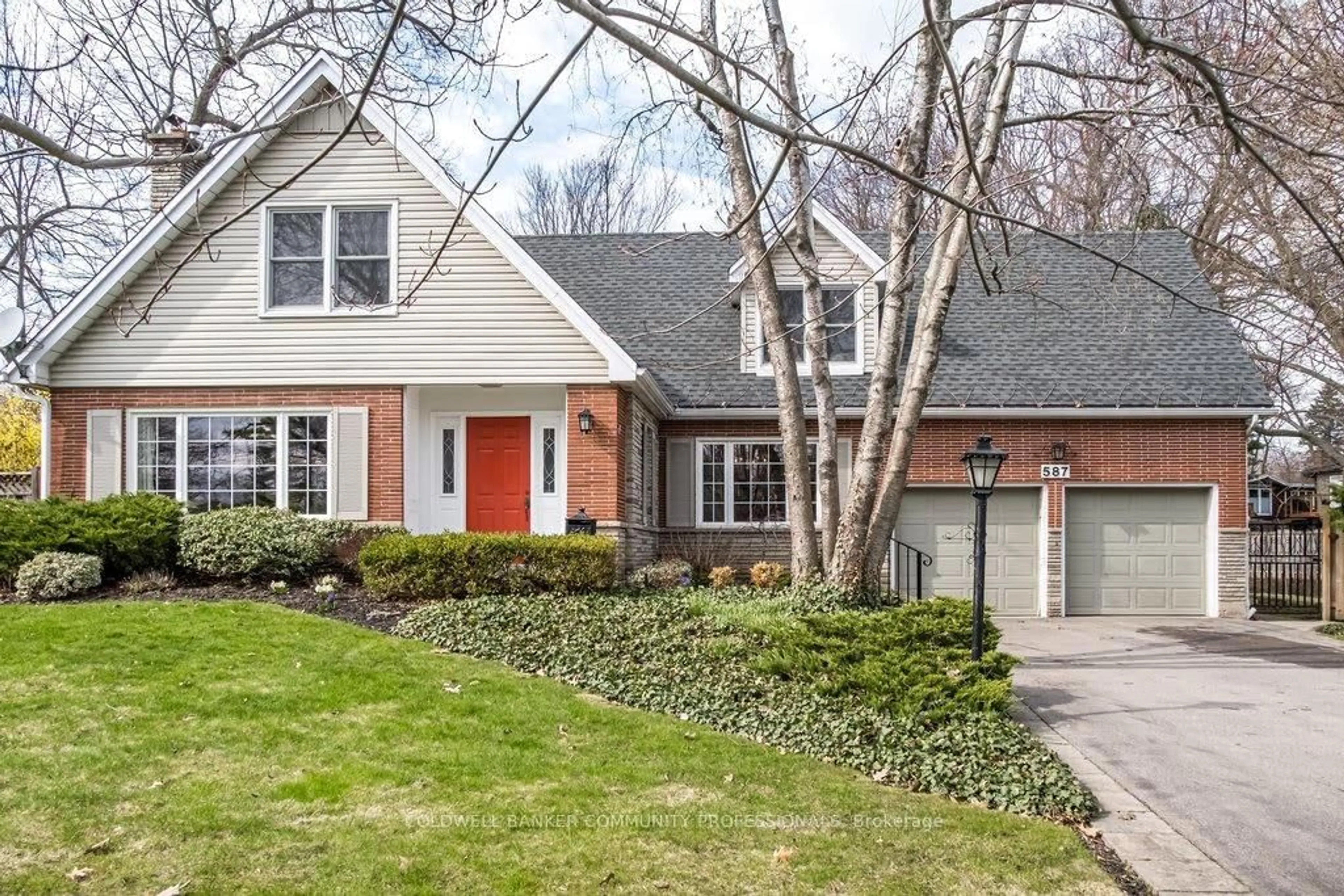 Home with brick exterior material, street for 587 Sharalin Crt, Burlington Ontario L7T 2N7