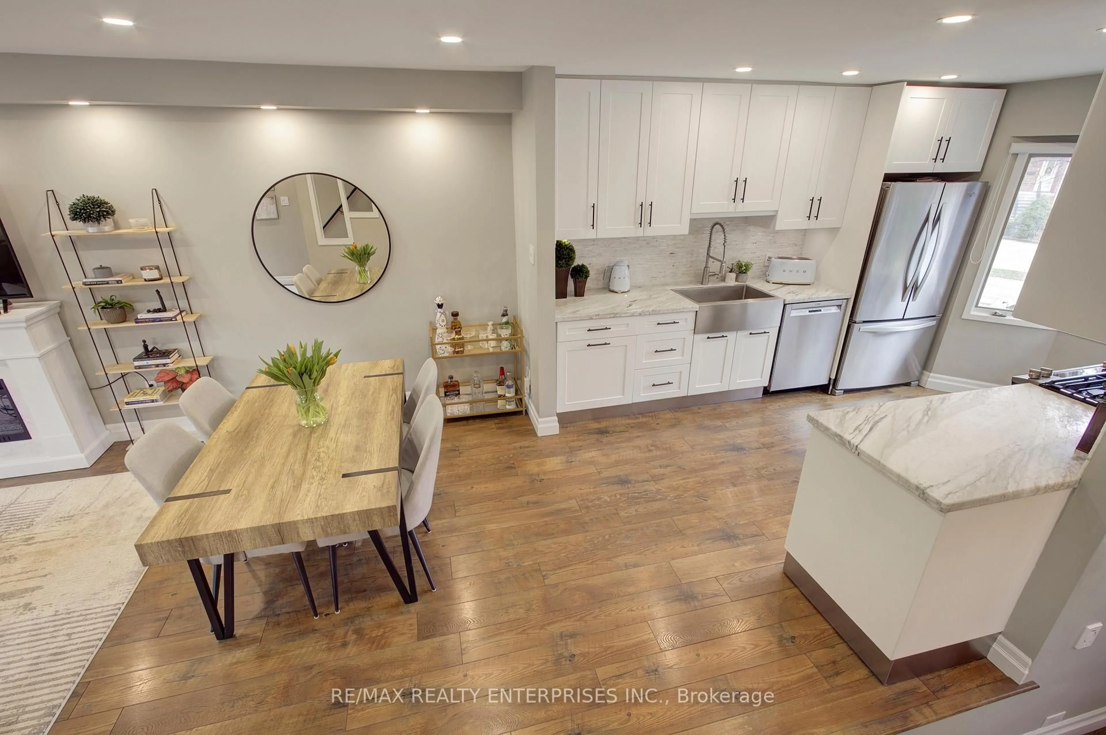Open concept kitchen, unknown for 7 Normandy Pl, Oakville Ontario L6K 1R9