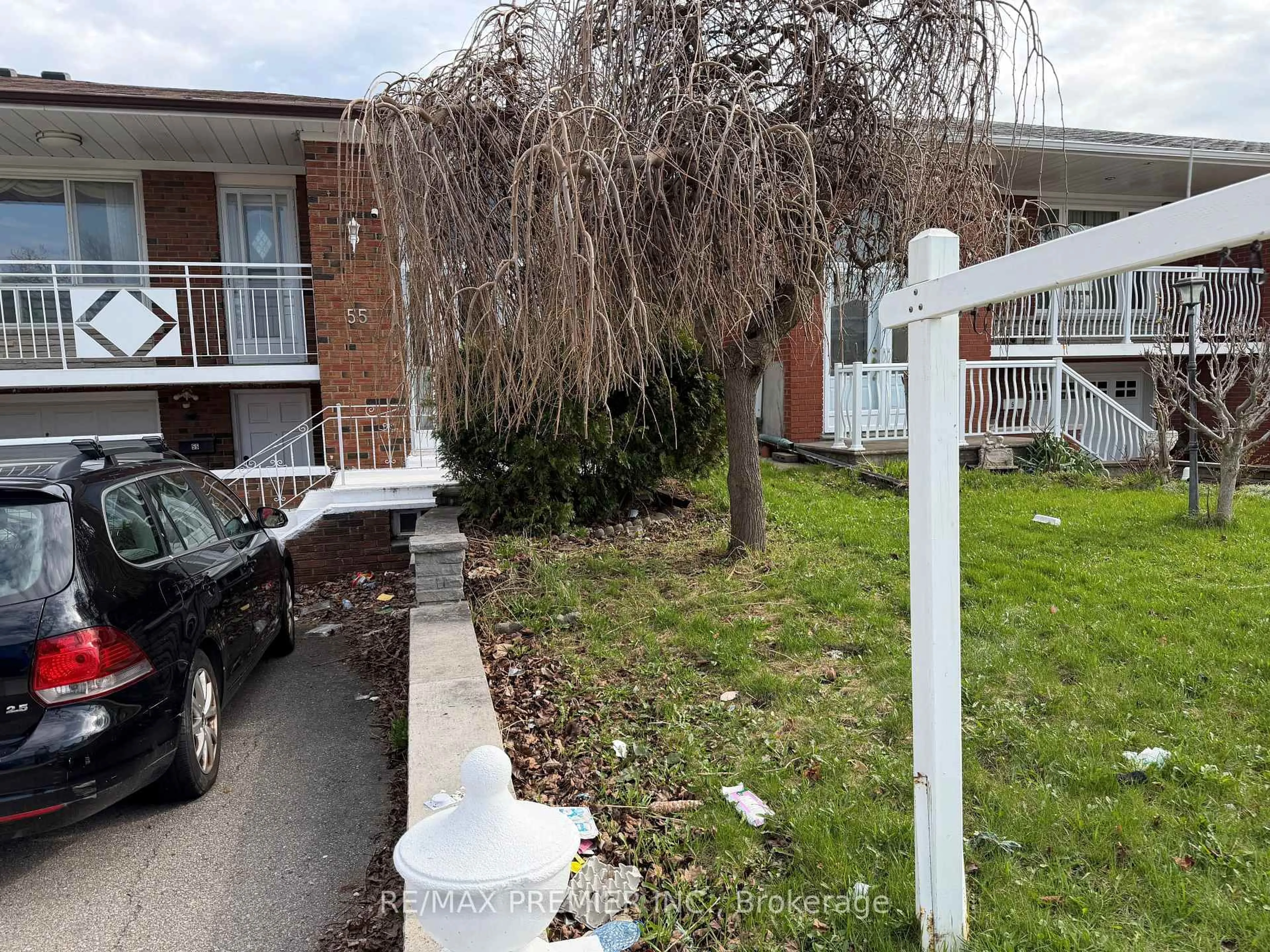 A pic from outside/outdoor area/front of a property/back of a property/a pic from drone, street for 55 Firgrove Cres, Toronto Ontario M3N 1K5