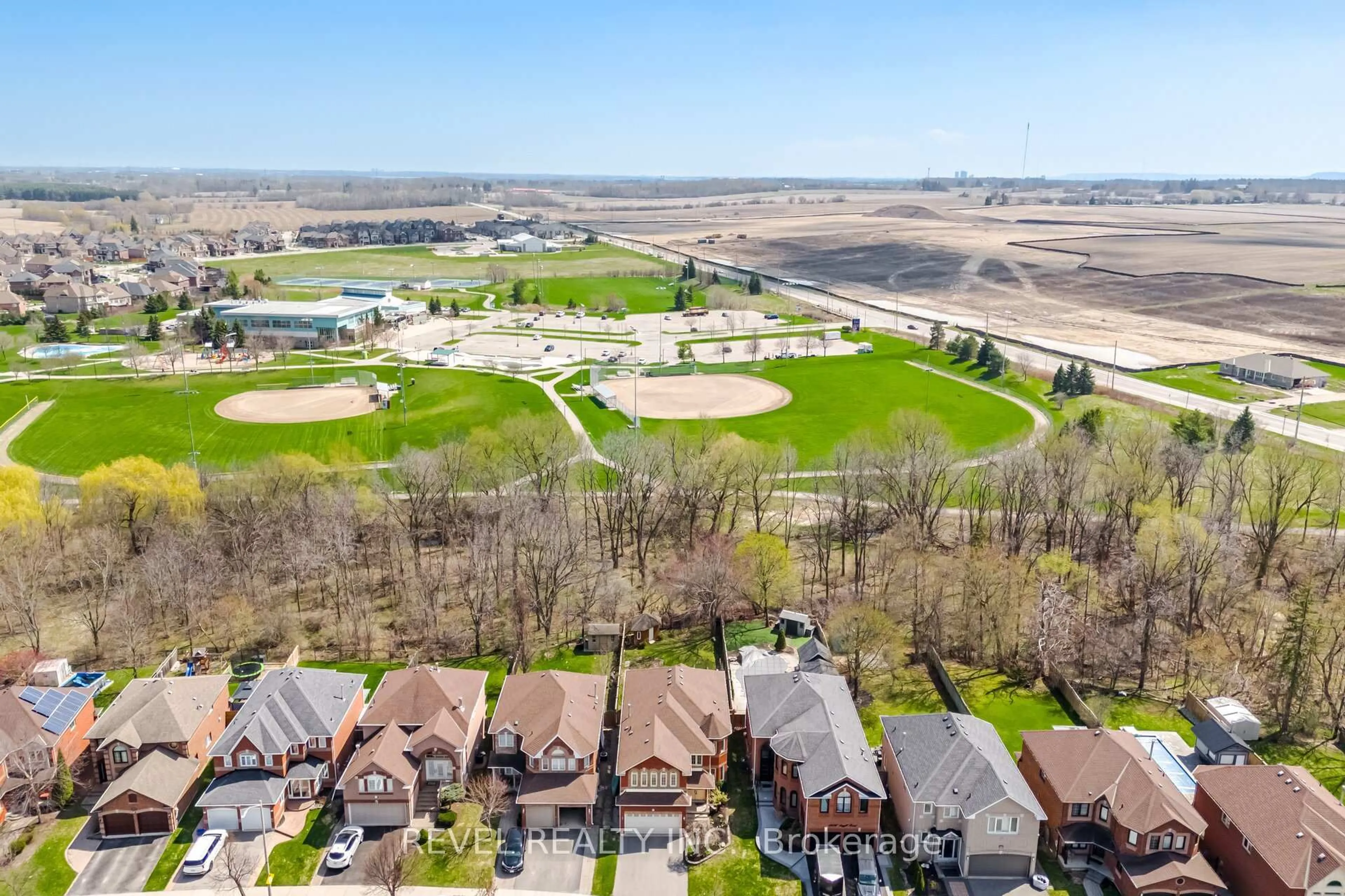 A pic from outside/outdoor area/front of a property/back of a property/a pic from drone, unknown for 14040 Argyll Rd, Halton Hills Ontario L7G 5T7