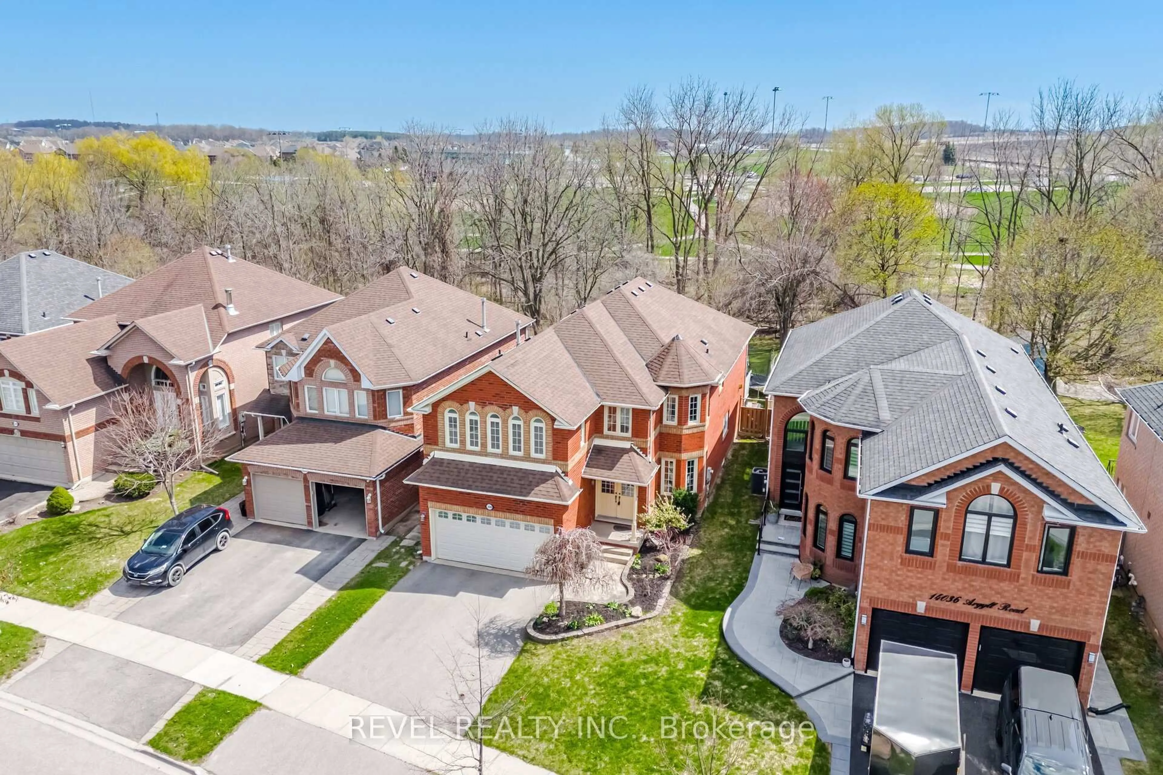 A pic from outside/outdoor area/front of a property/back of a property/a pic from drone, street for 14040 Argyll Rd, Halton Hills Ontario L7G 5T7