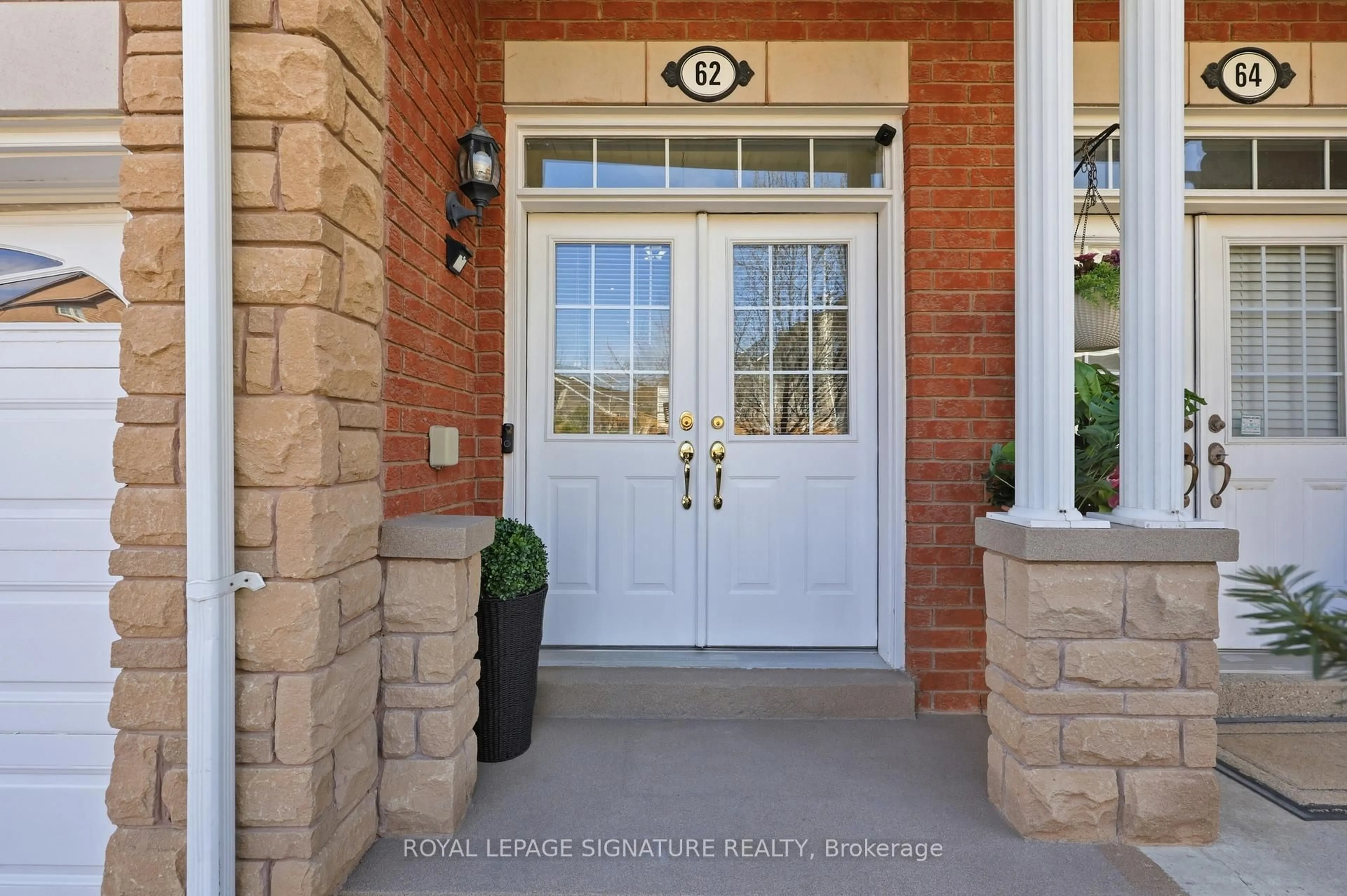 Indoor entryway for 470 Faith Dr #62, Mississauga Ontario L5R 4E9